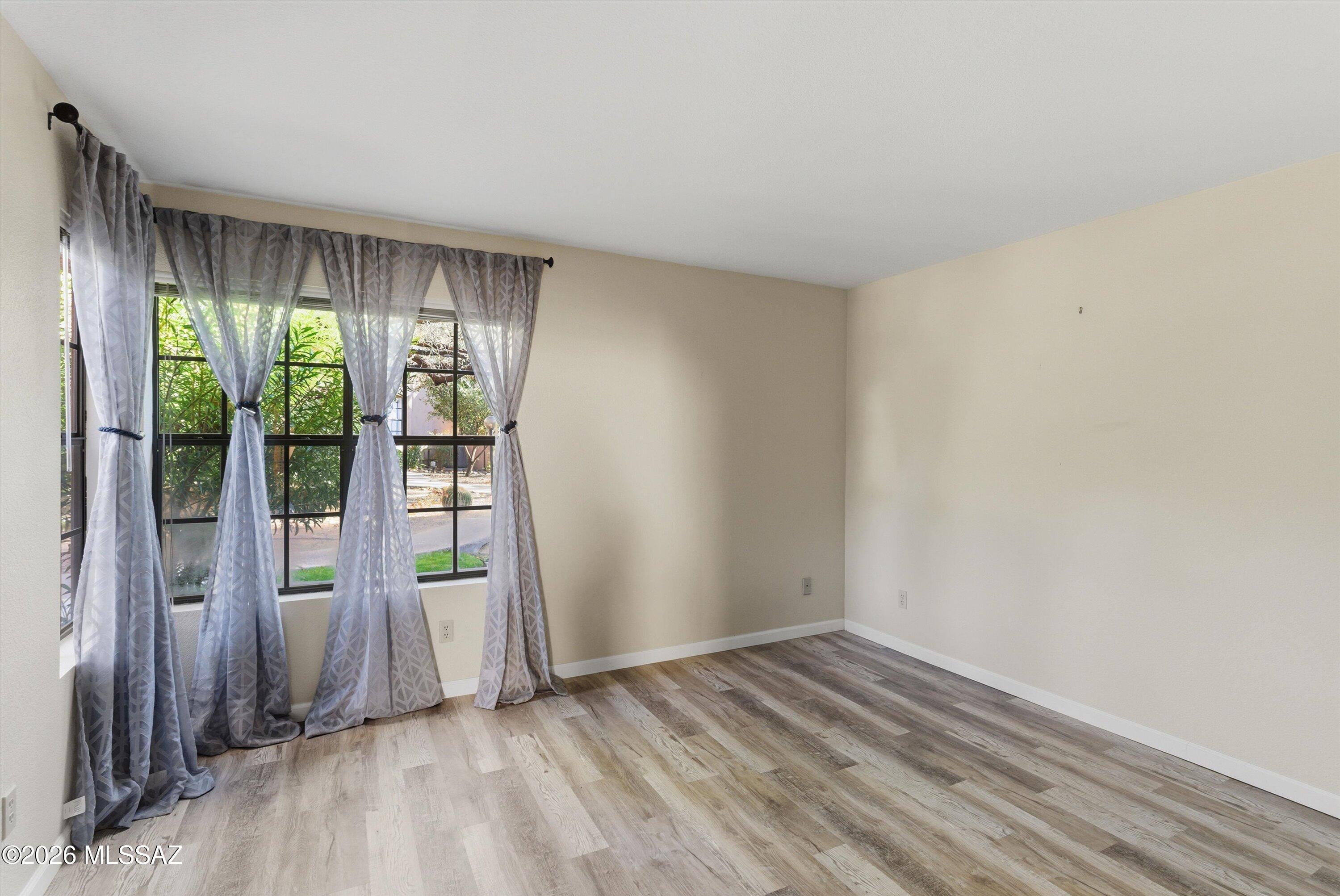 5461 N Vía Del Arbolito