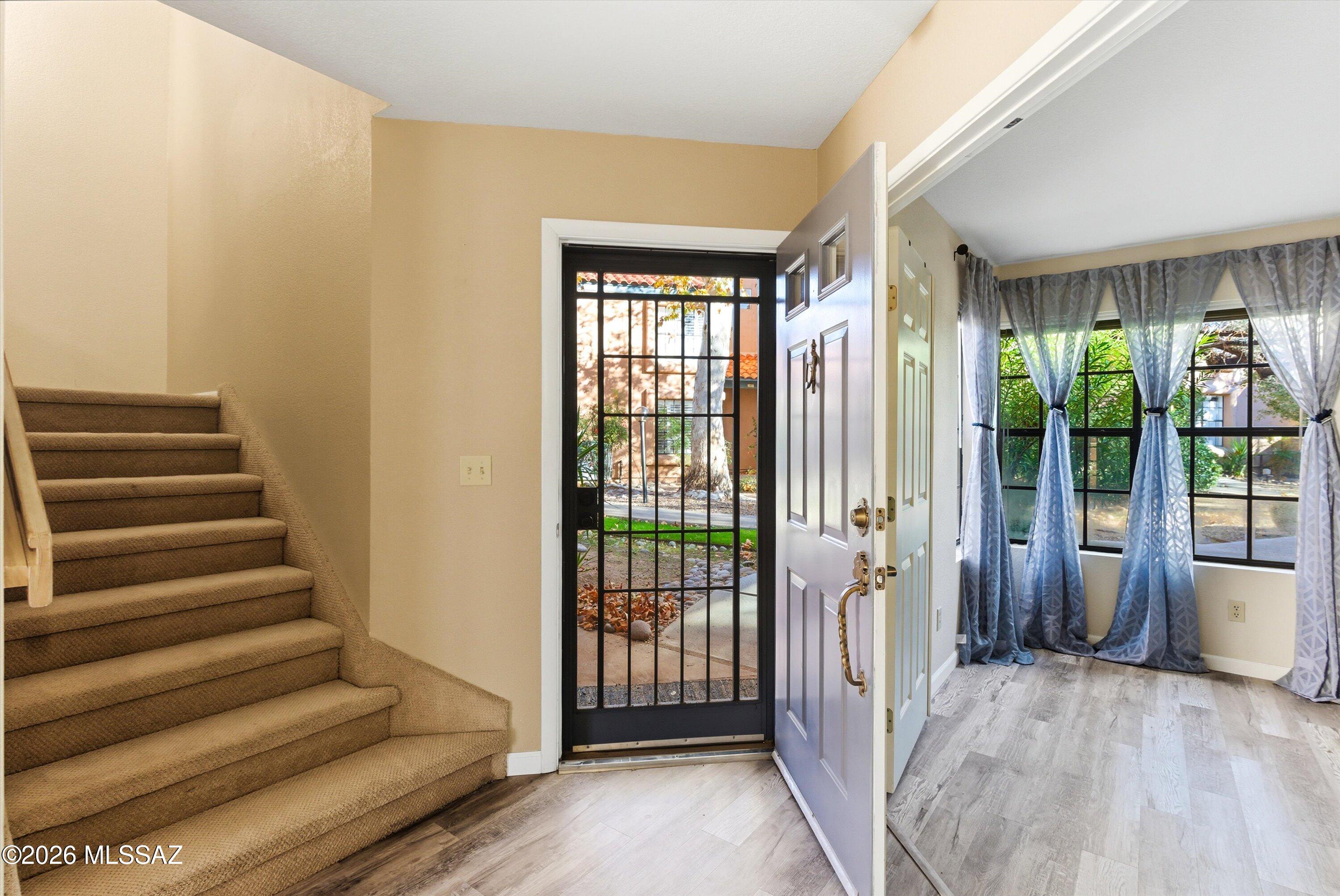 5461 N Vía Del Arbolito