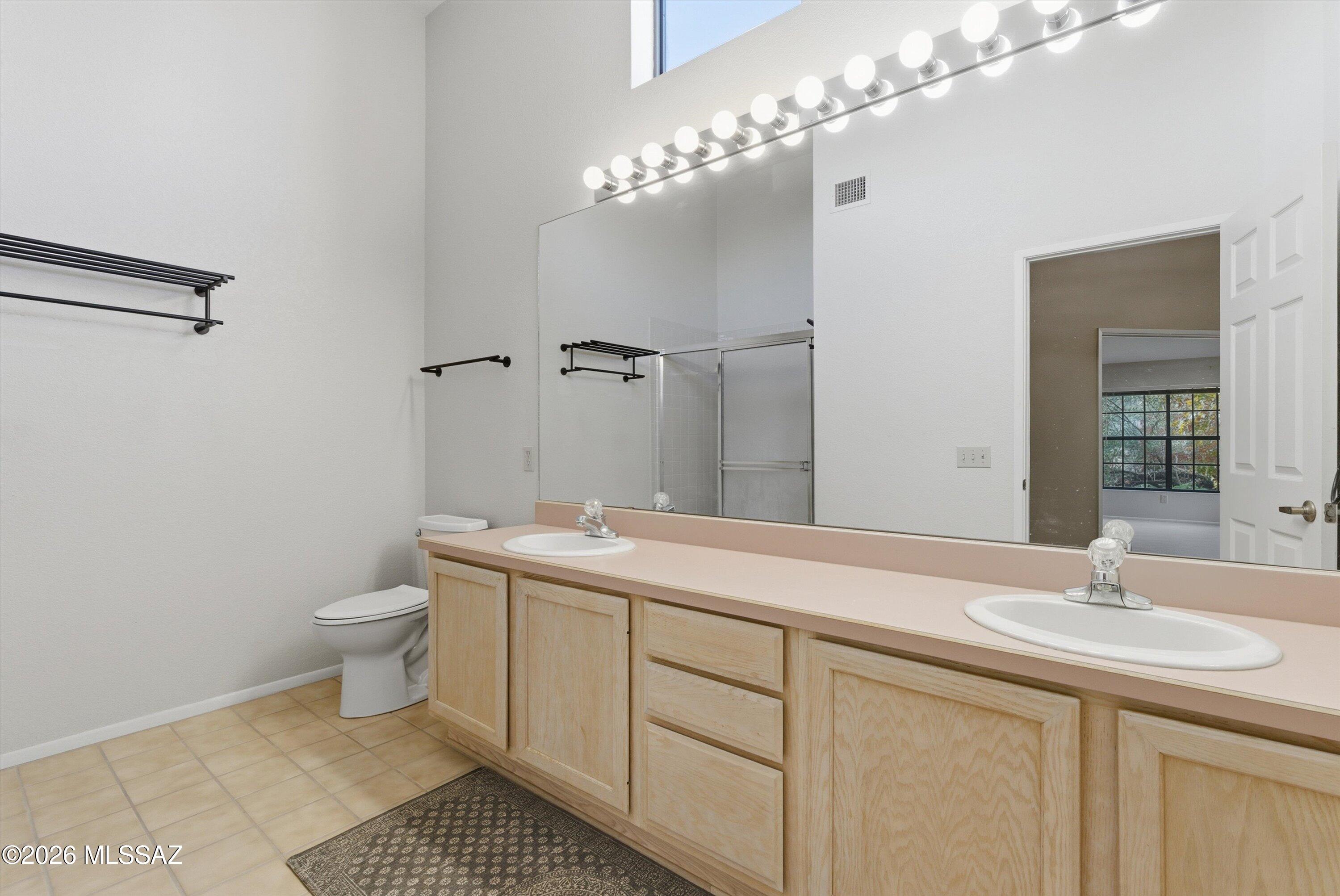 5461 N Vía Del Arbolito