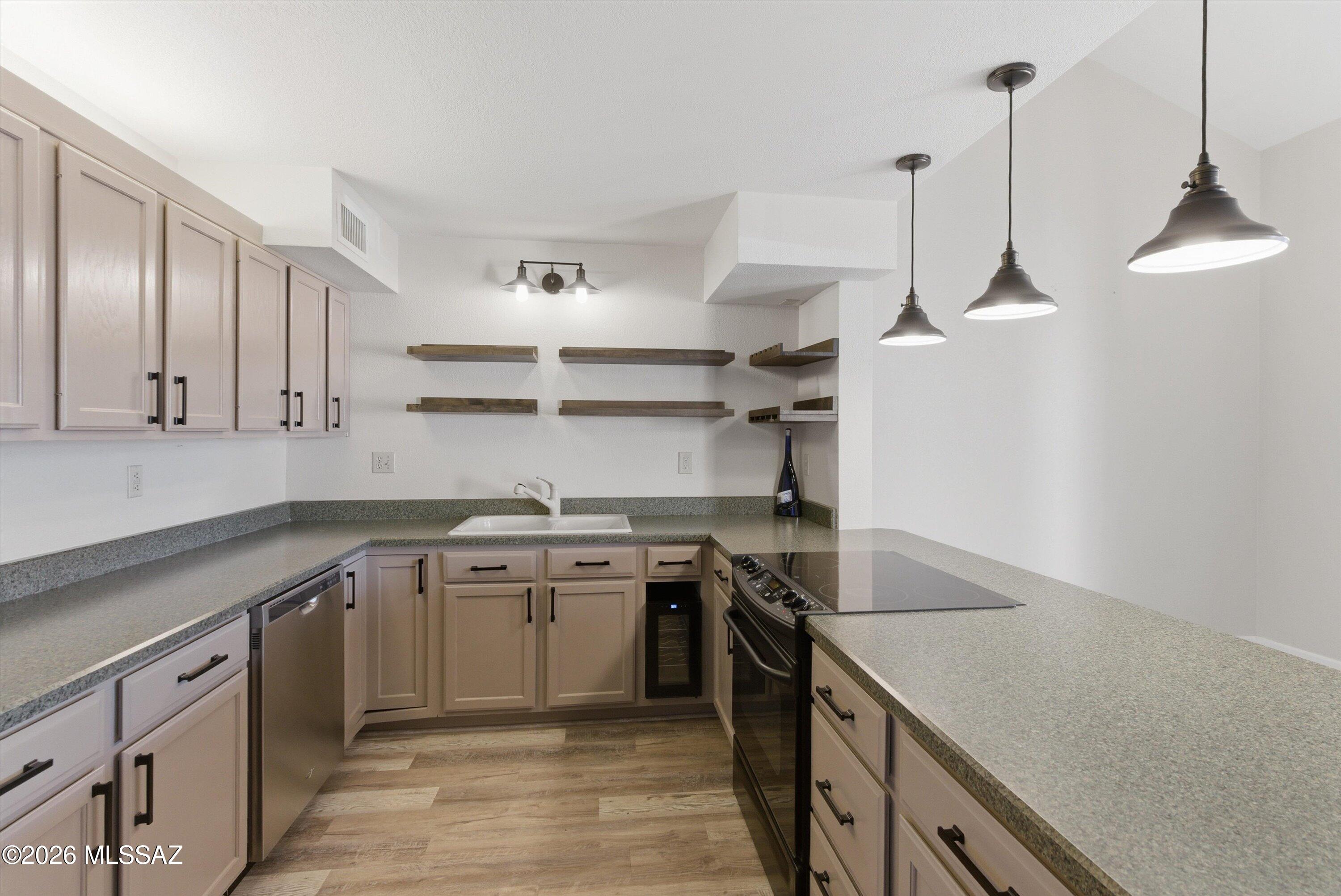 5461 N Vía Del Arbolito