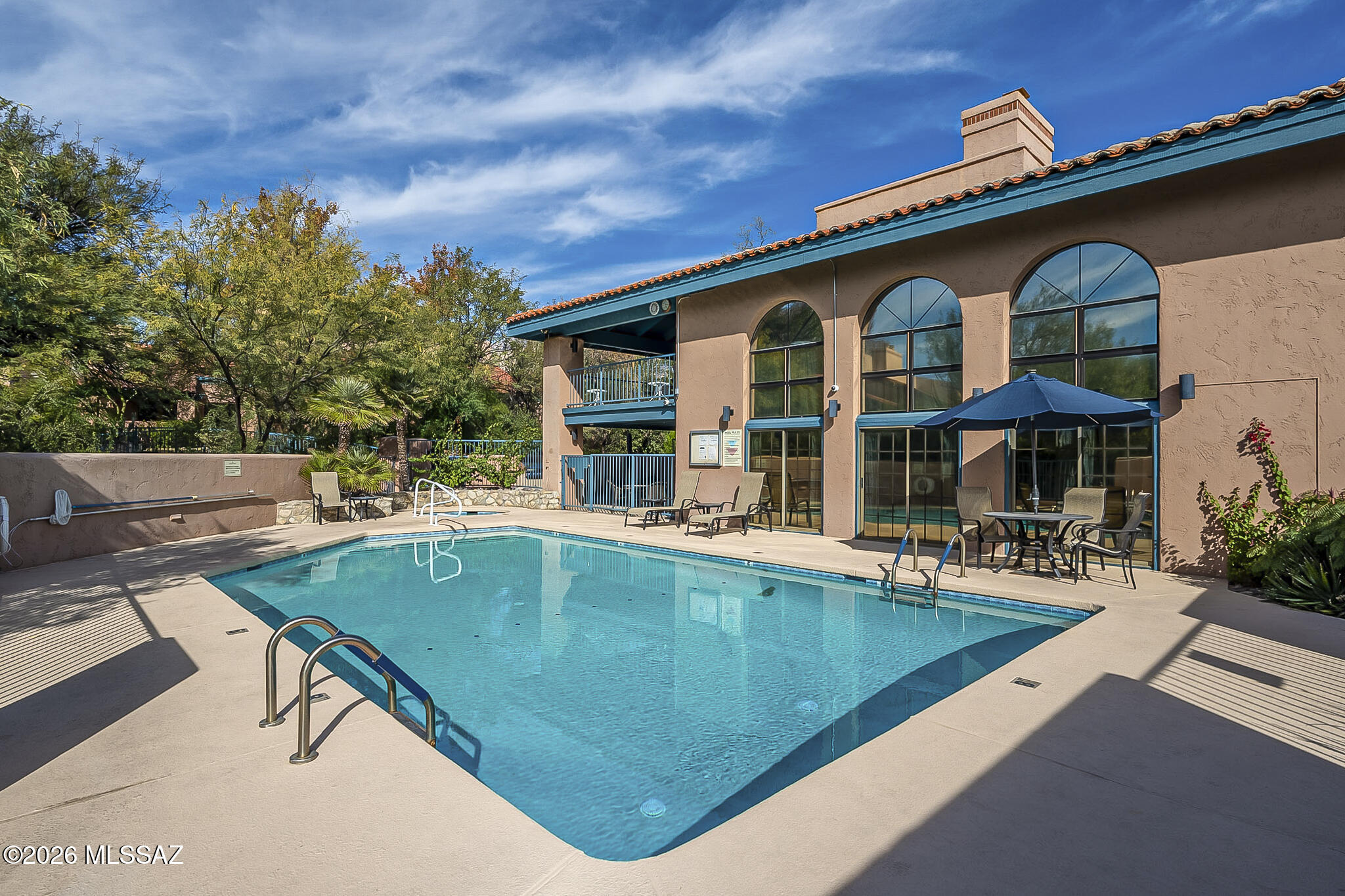 5461 N Vía Del Arbolito