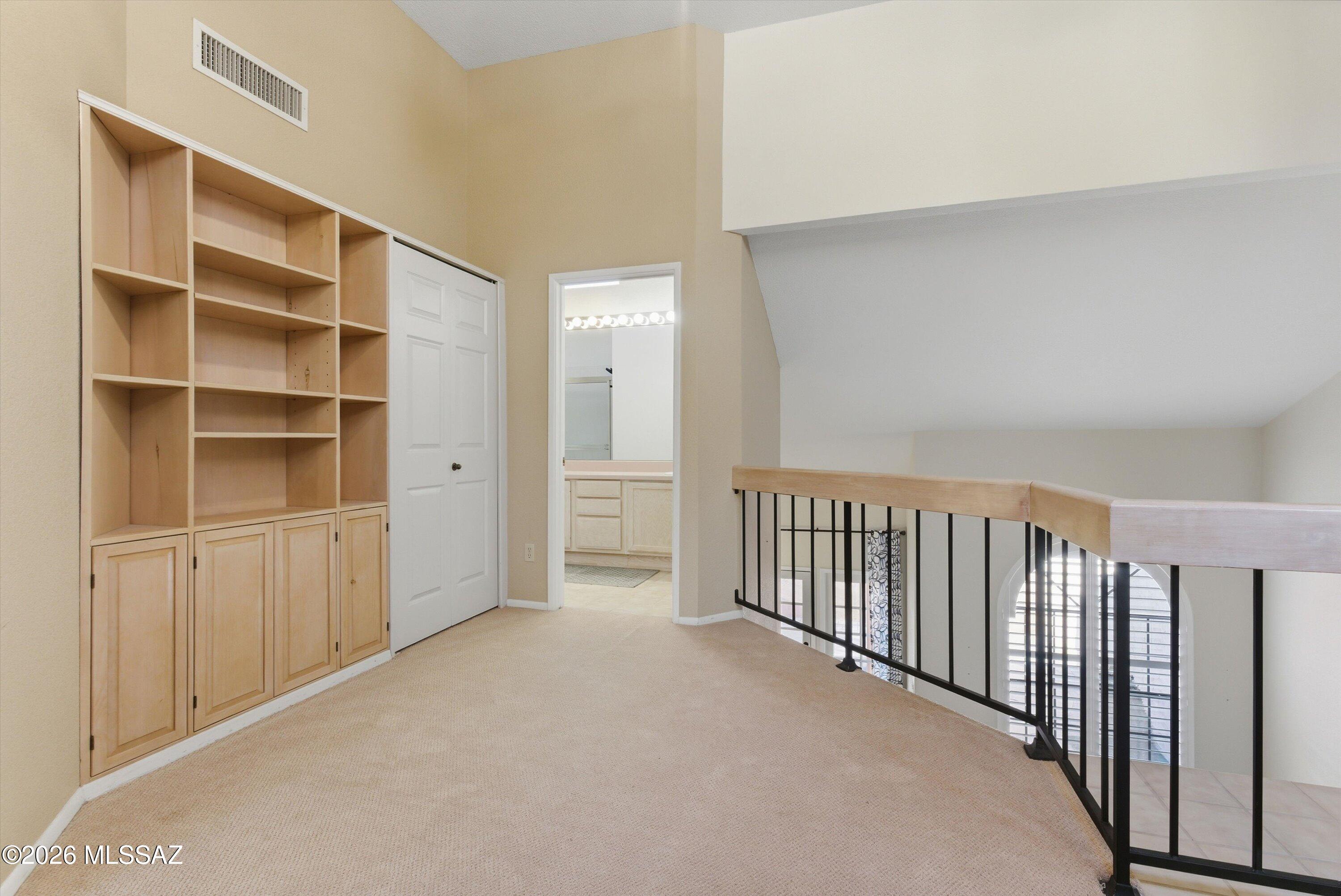 5461 N Vía Del Arbolito