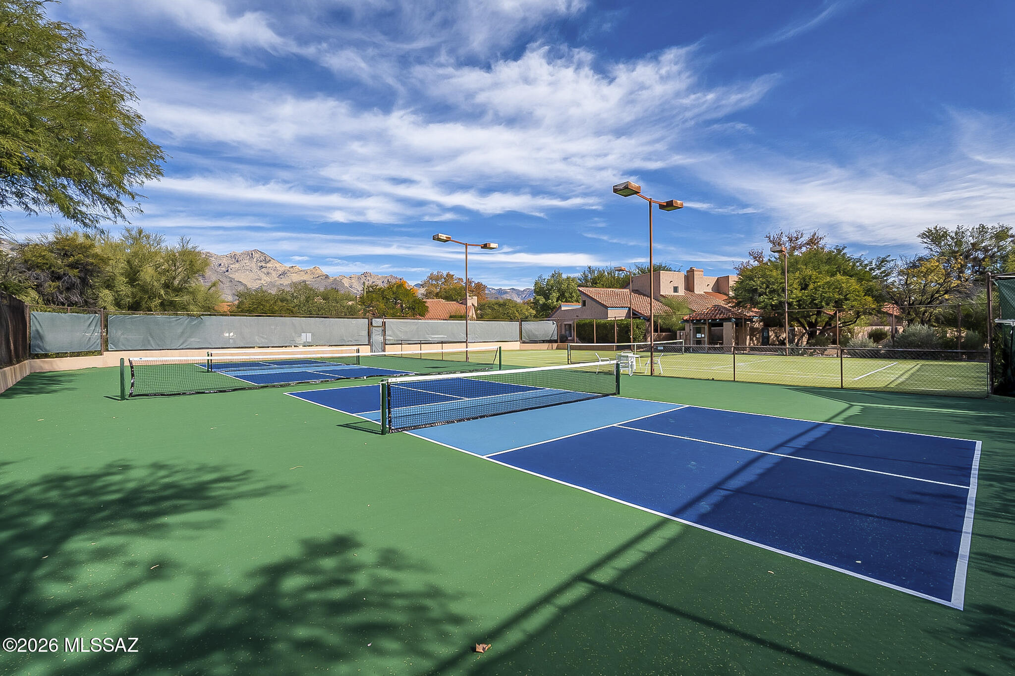 5461 N Vía Del Arbolito