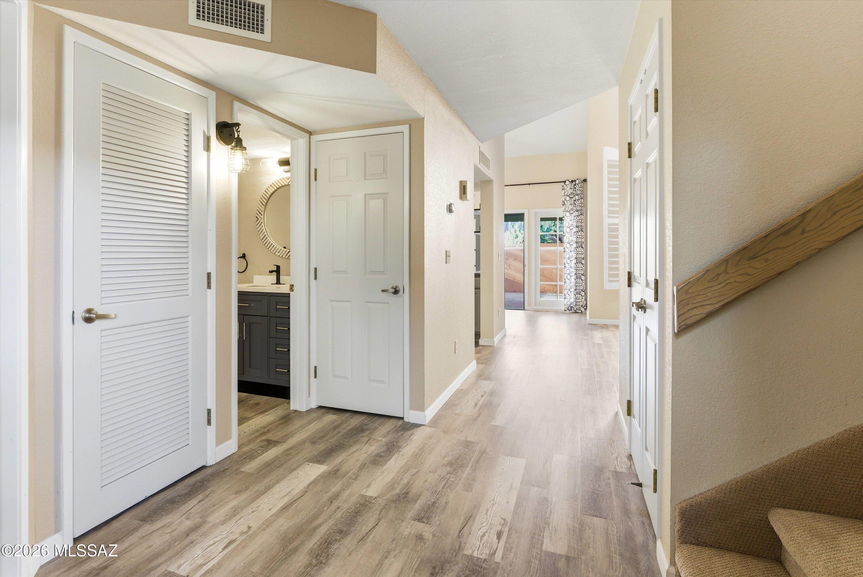 5461 N Vía Del Arbolito