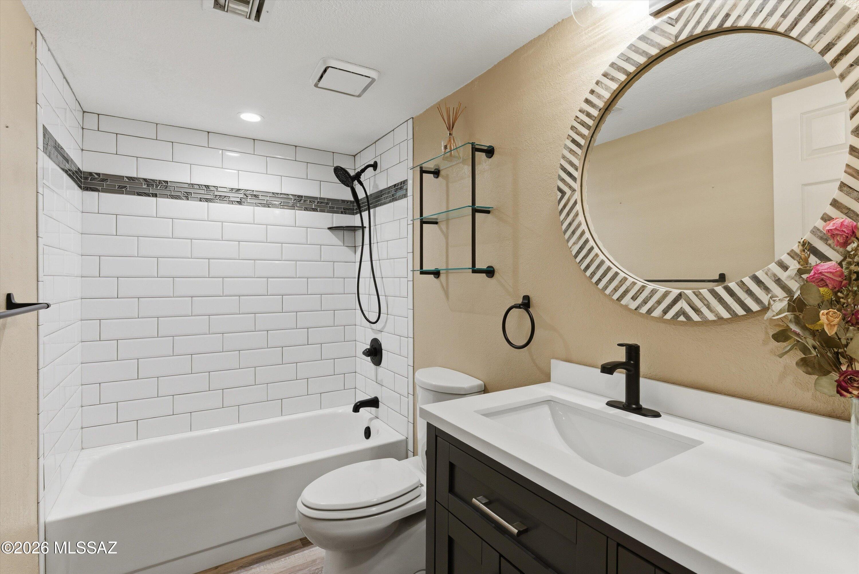 5461 N Vía Del Arbolito