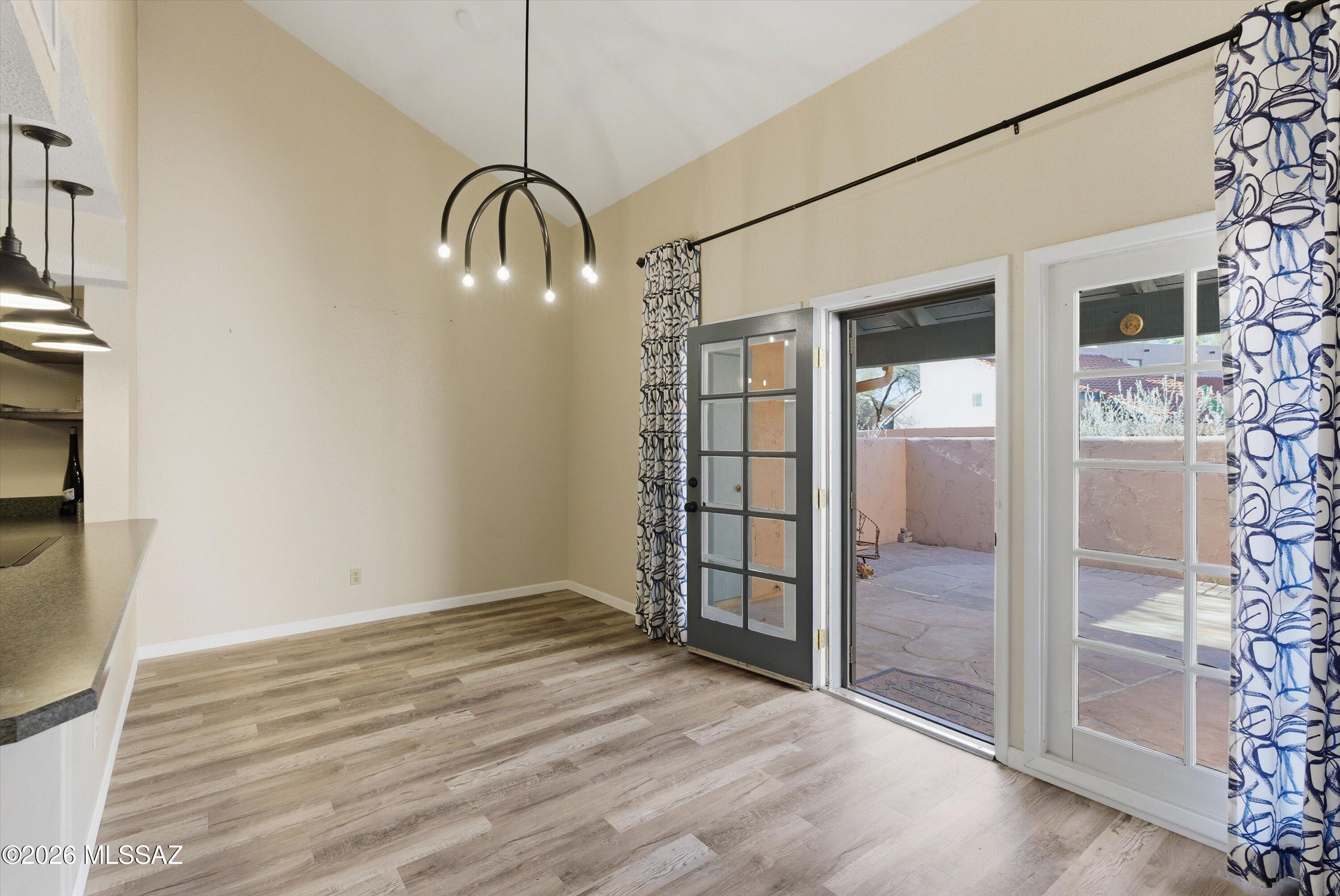 5461 N Vía Del Arbolito