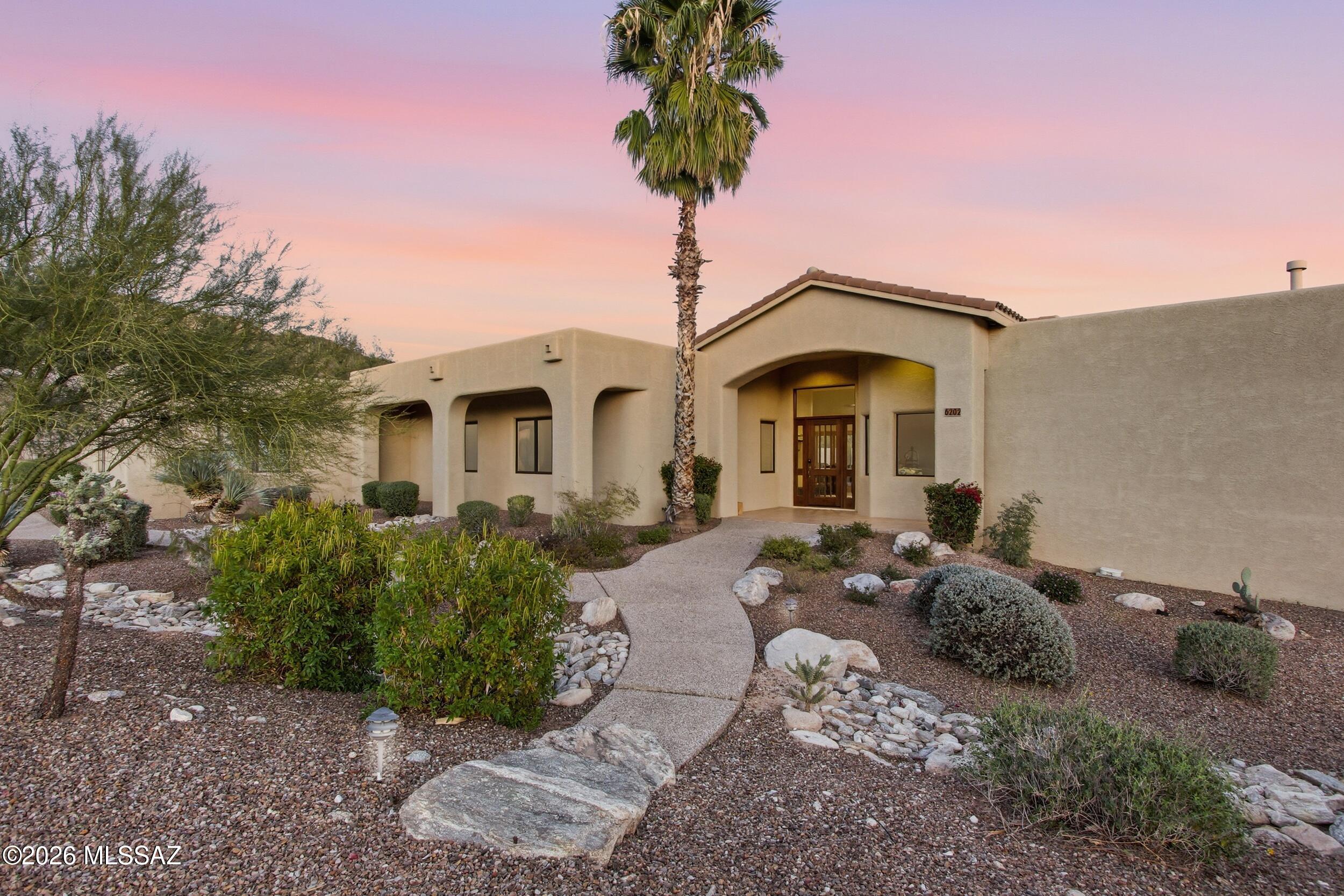 6202 N Vía Tres Patos