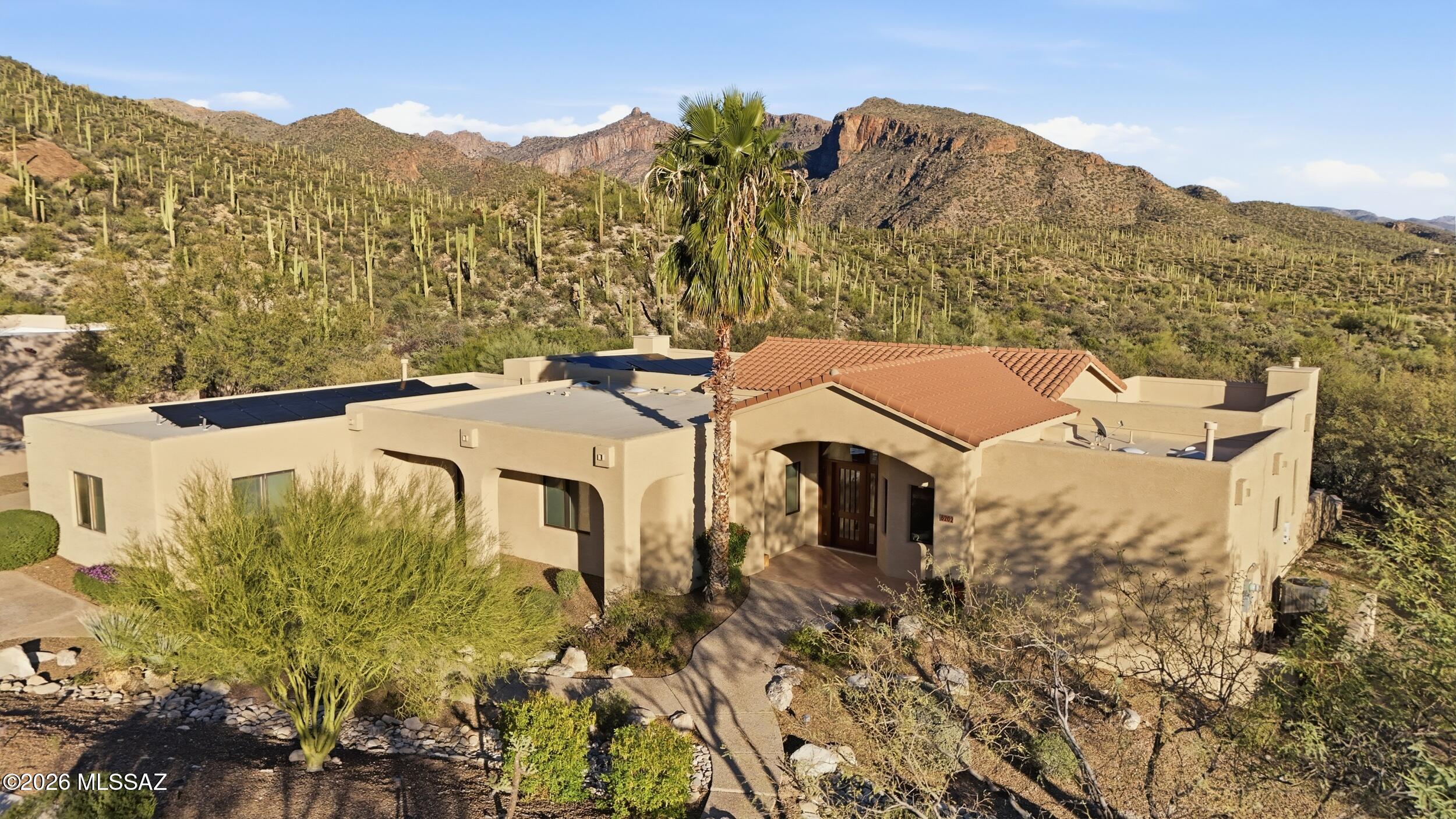 6202 N Vía Tres Patos