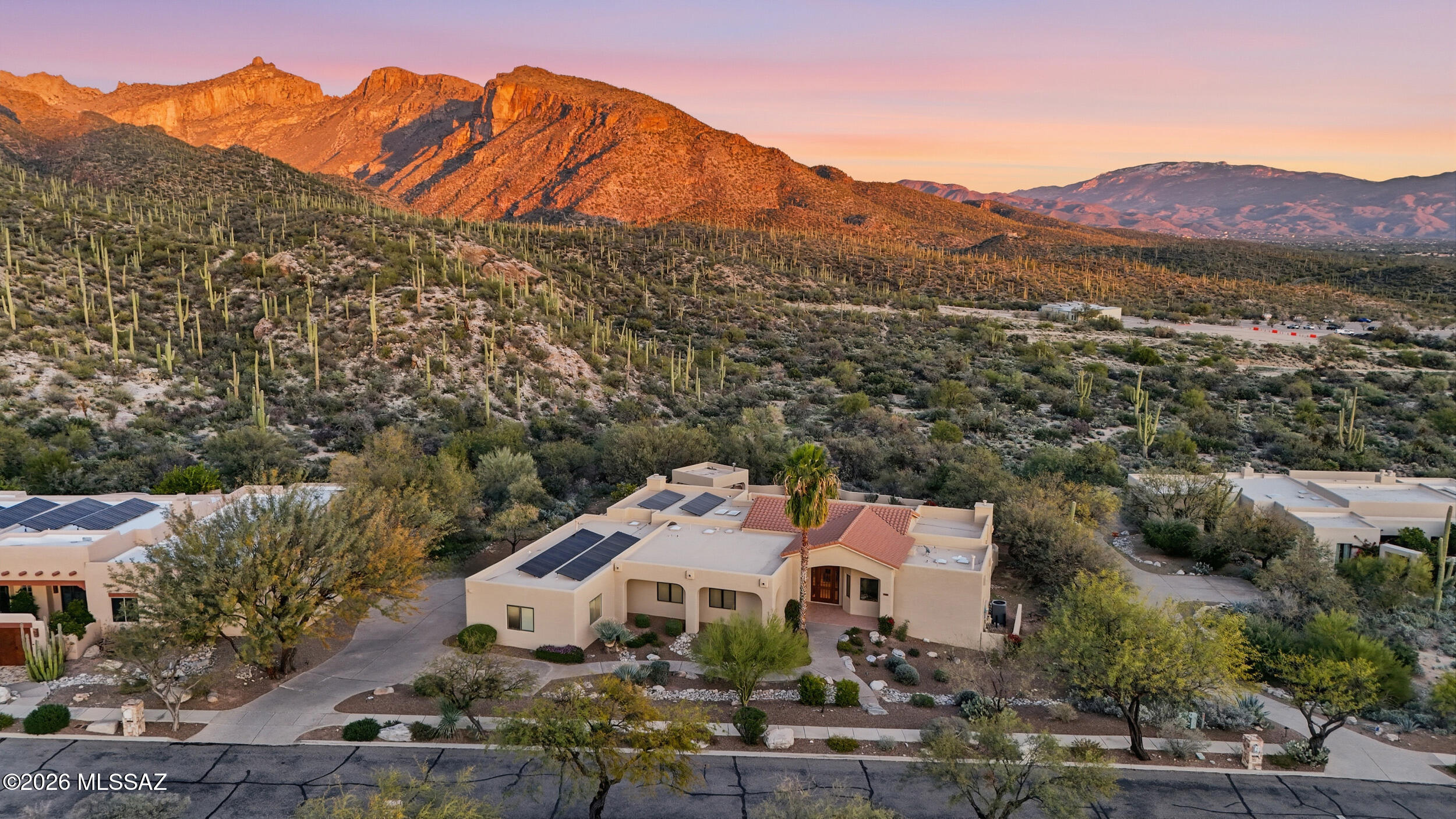 6202 N Vía Tres Patos