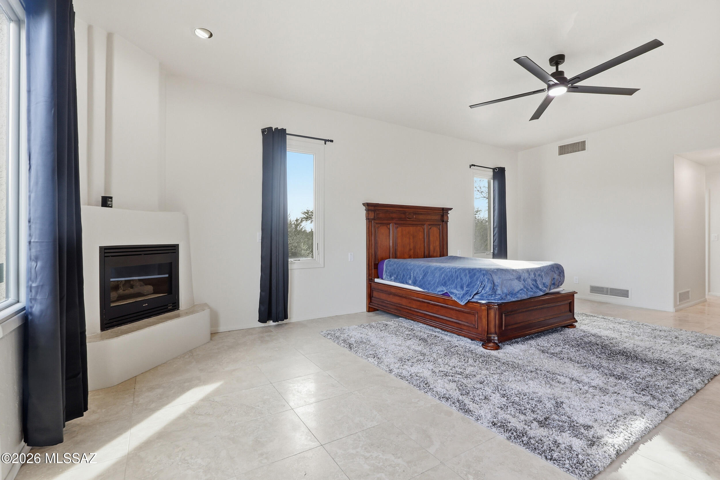 6202 N Vía Tres Patos