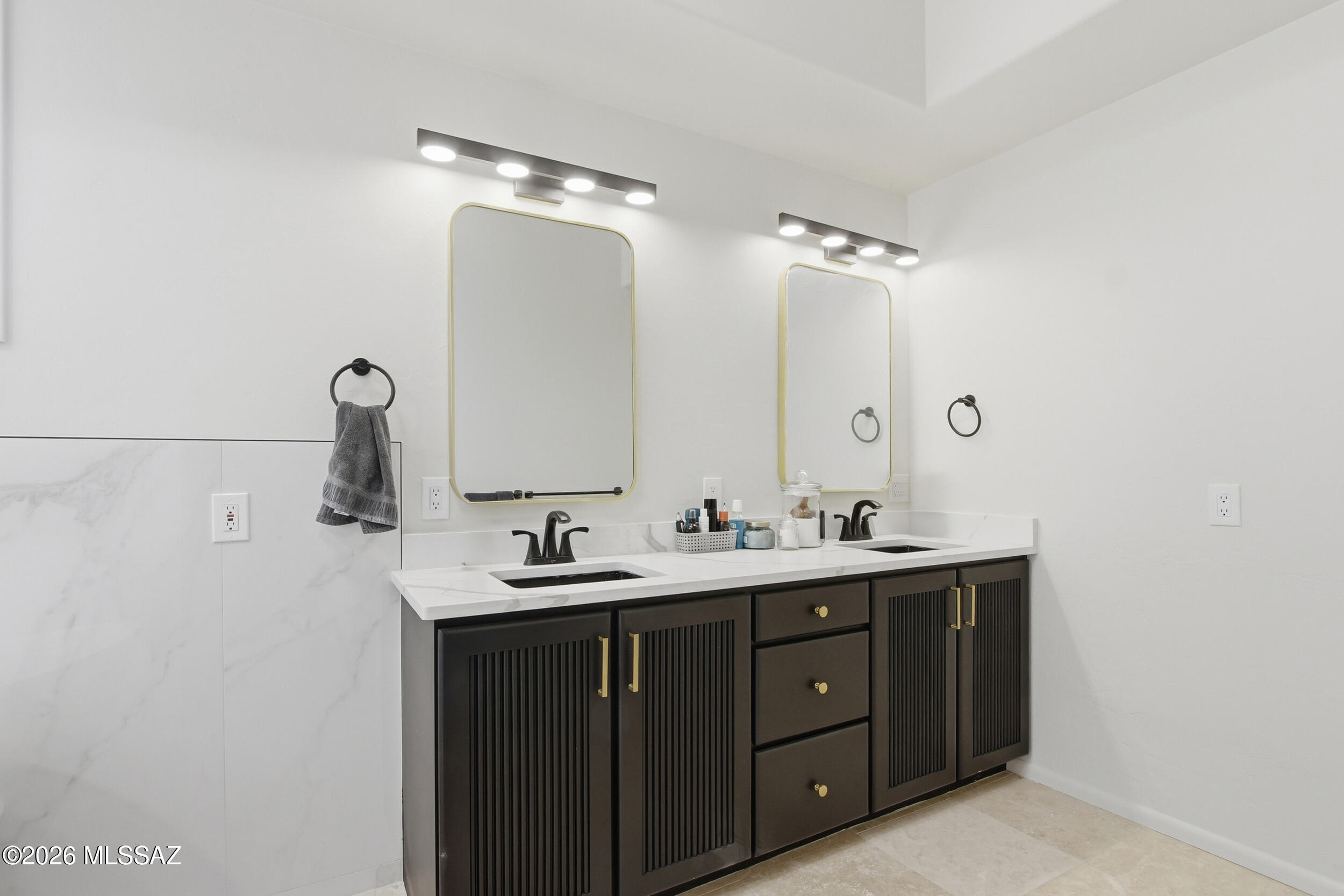 6202 N Vía Tres Patos