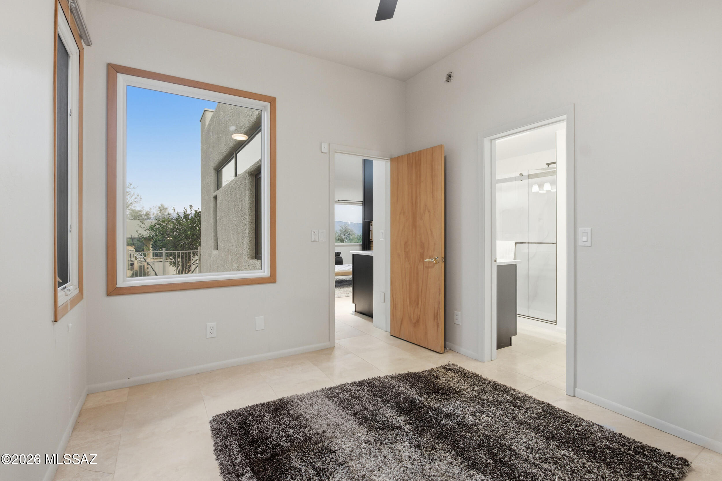 6202 N Vía Tres Patos