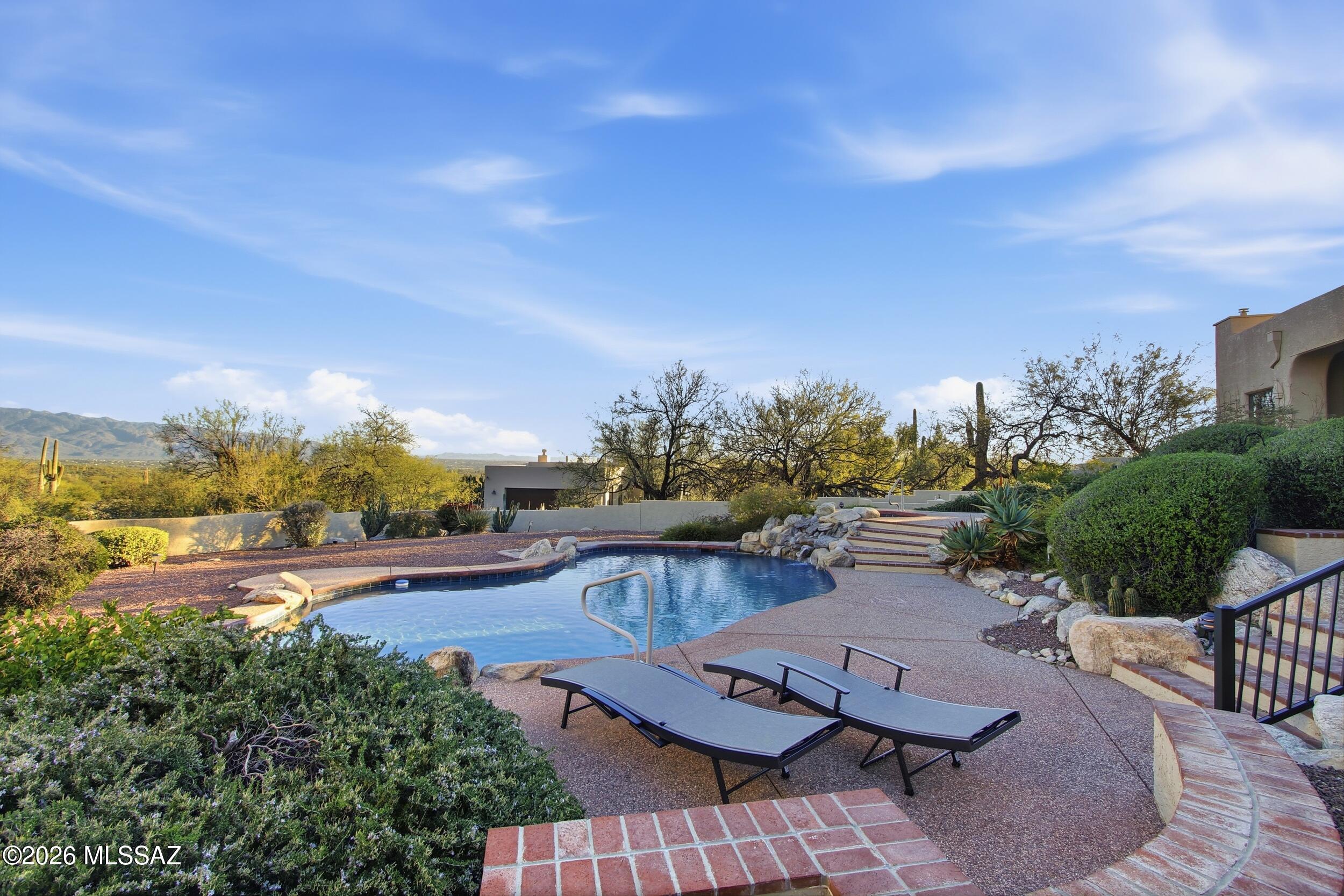 6202 N Vía Tres Patos