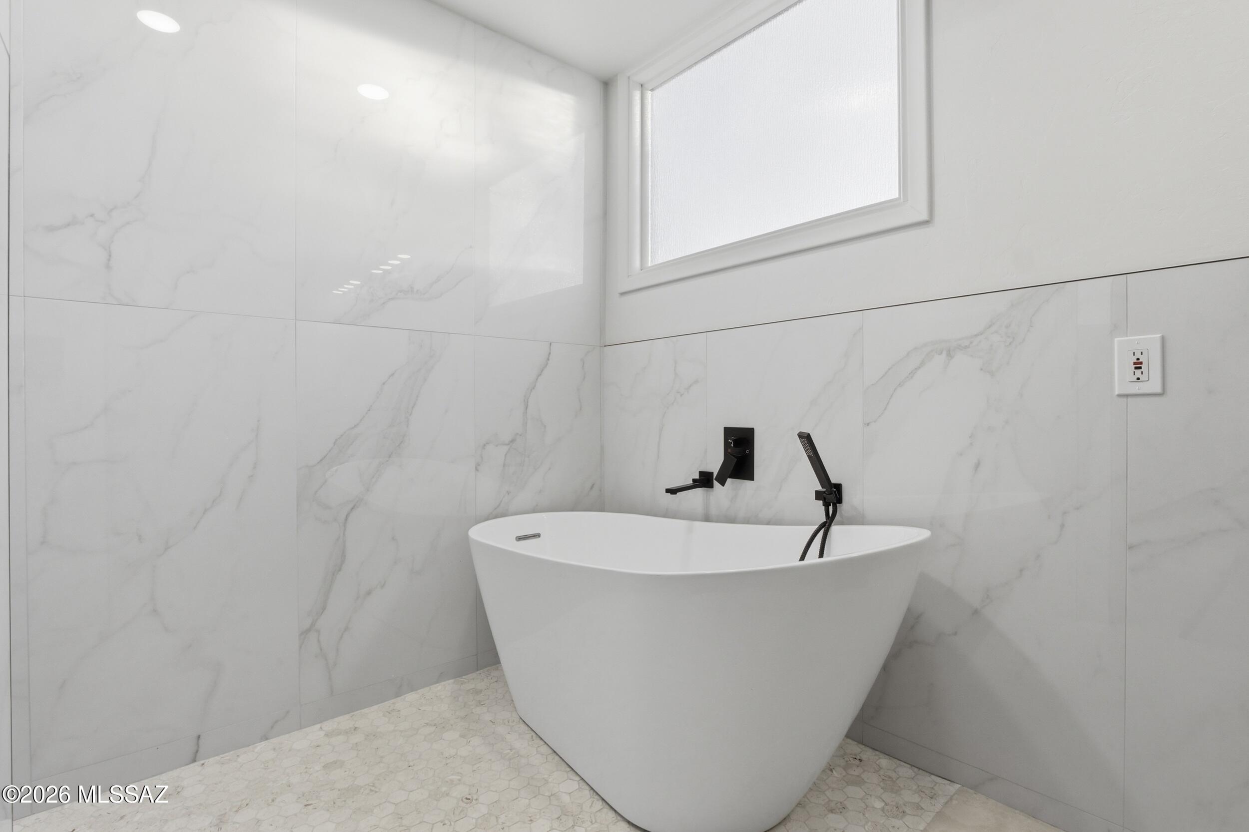 6202 N Vía Tres Patos