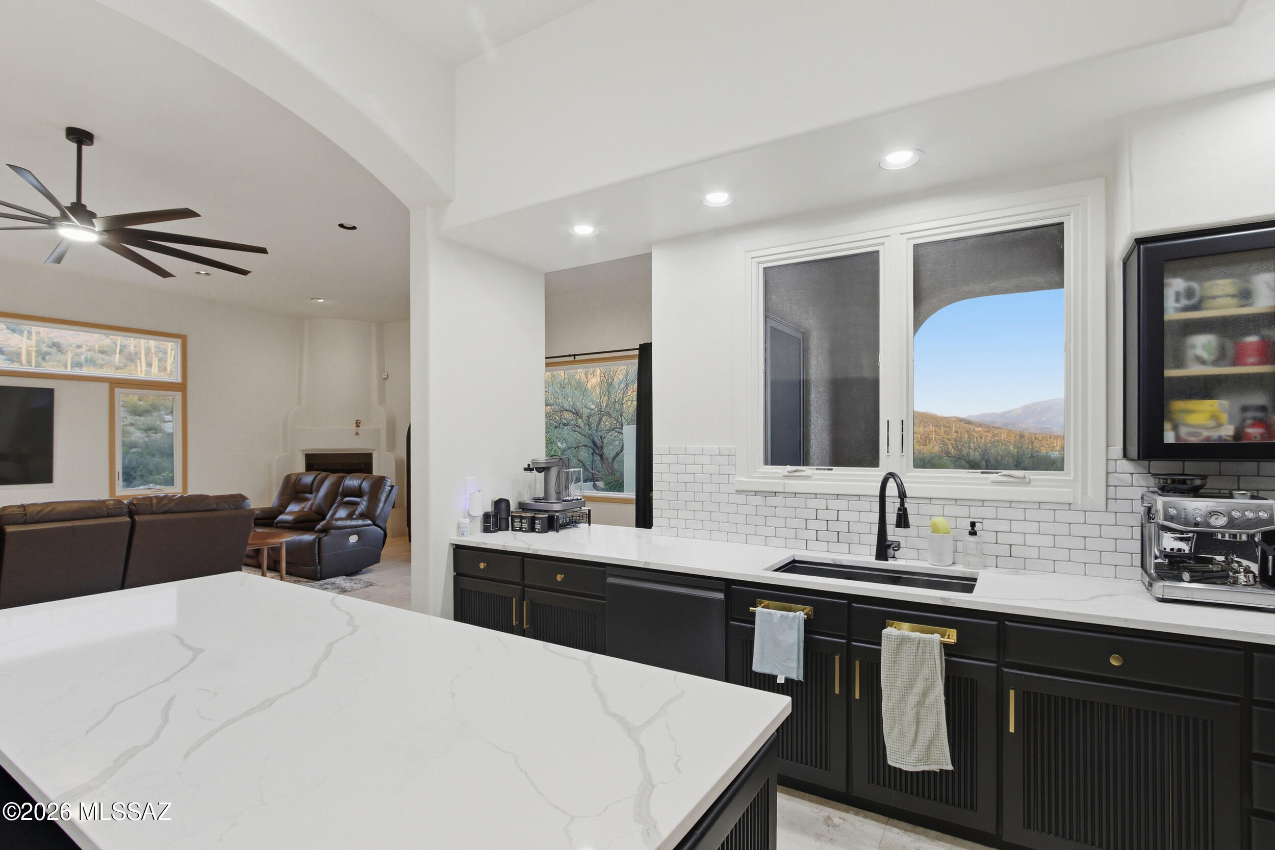 6202 N Vía Tres Patos