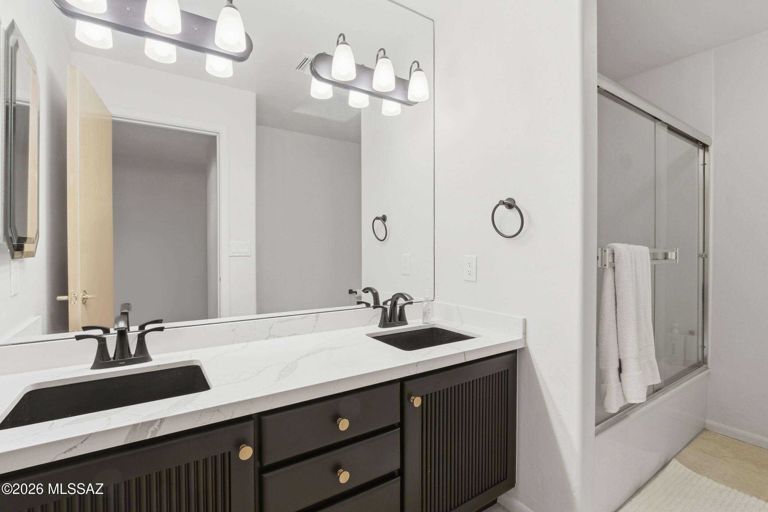 6202 N Vía Tres Patos