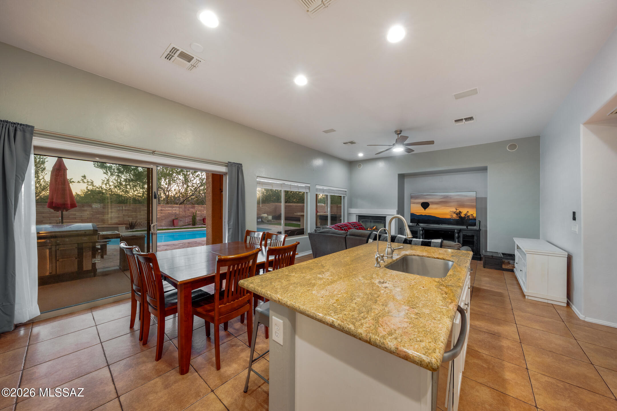 8286 N Amber Burst Drive