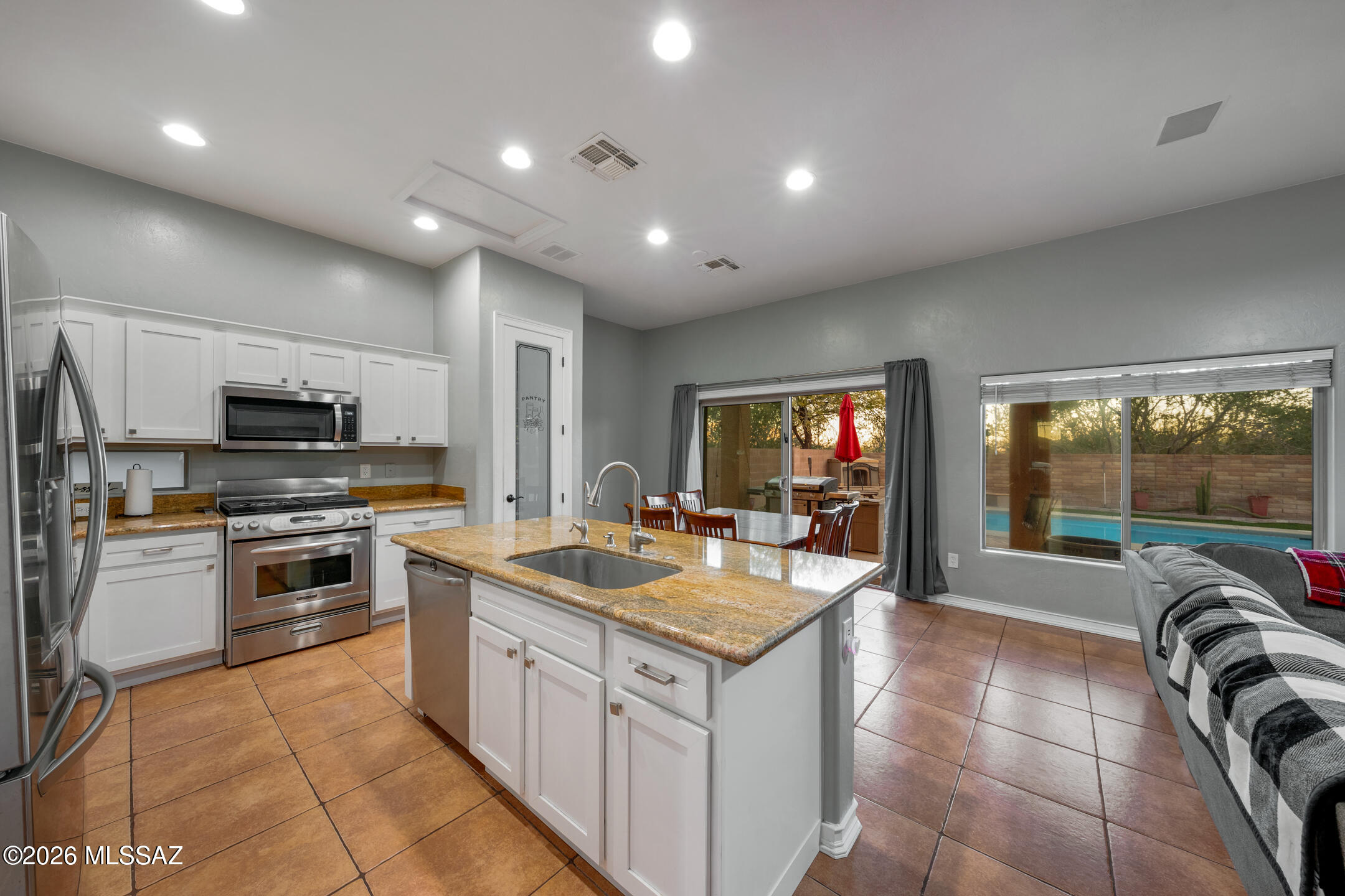 8286 N Amber Burst Drive