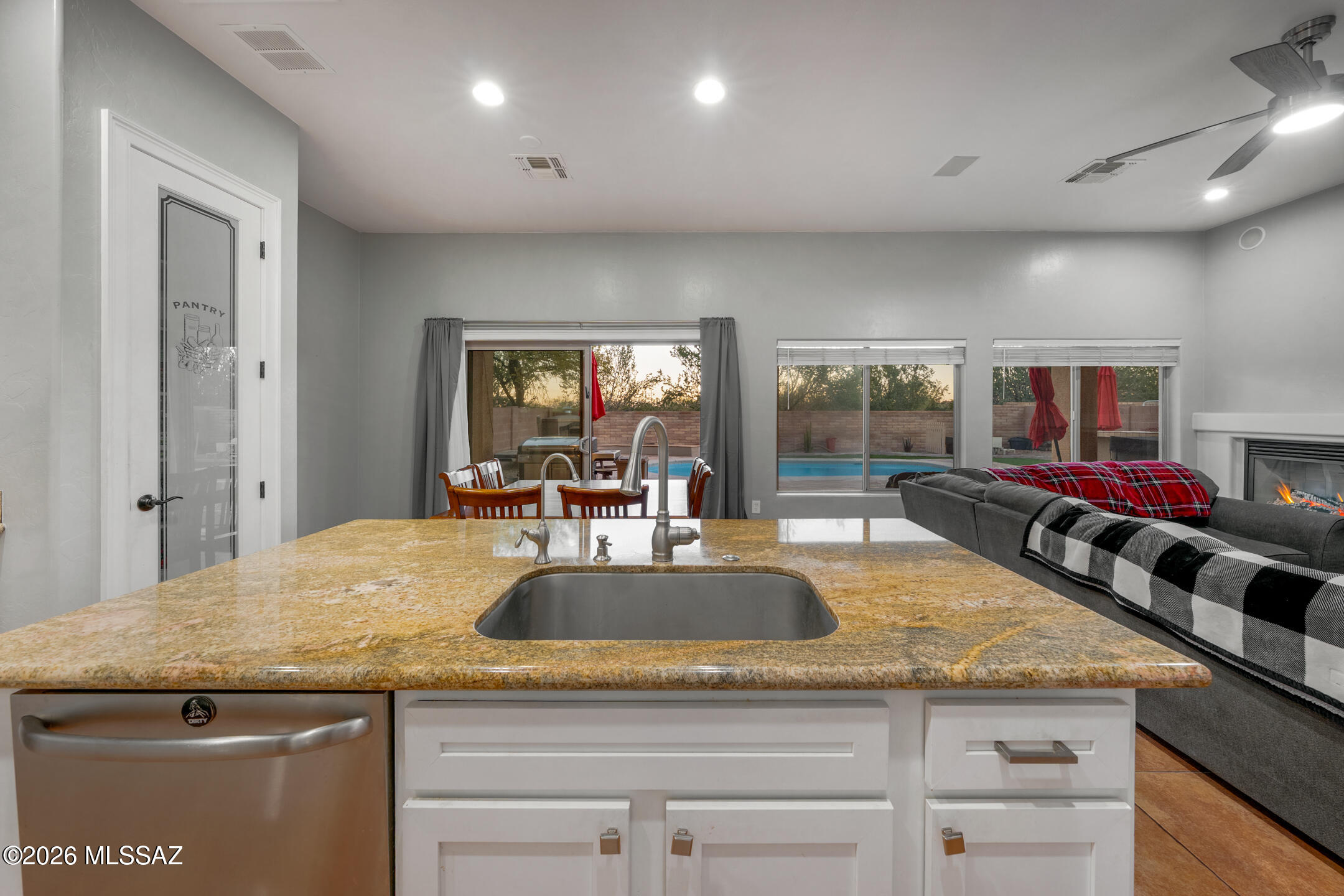 8286 N Amber Burst Drive