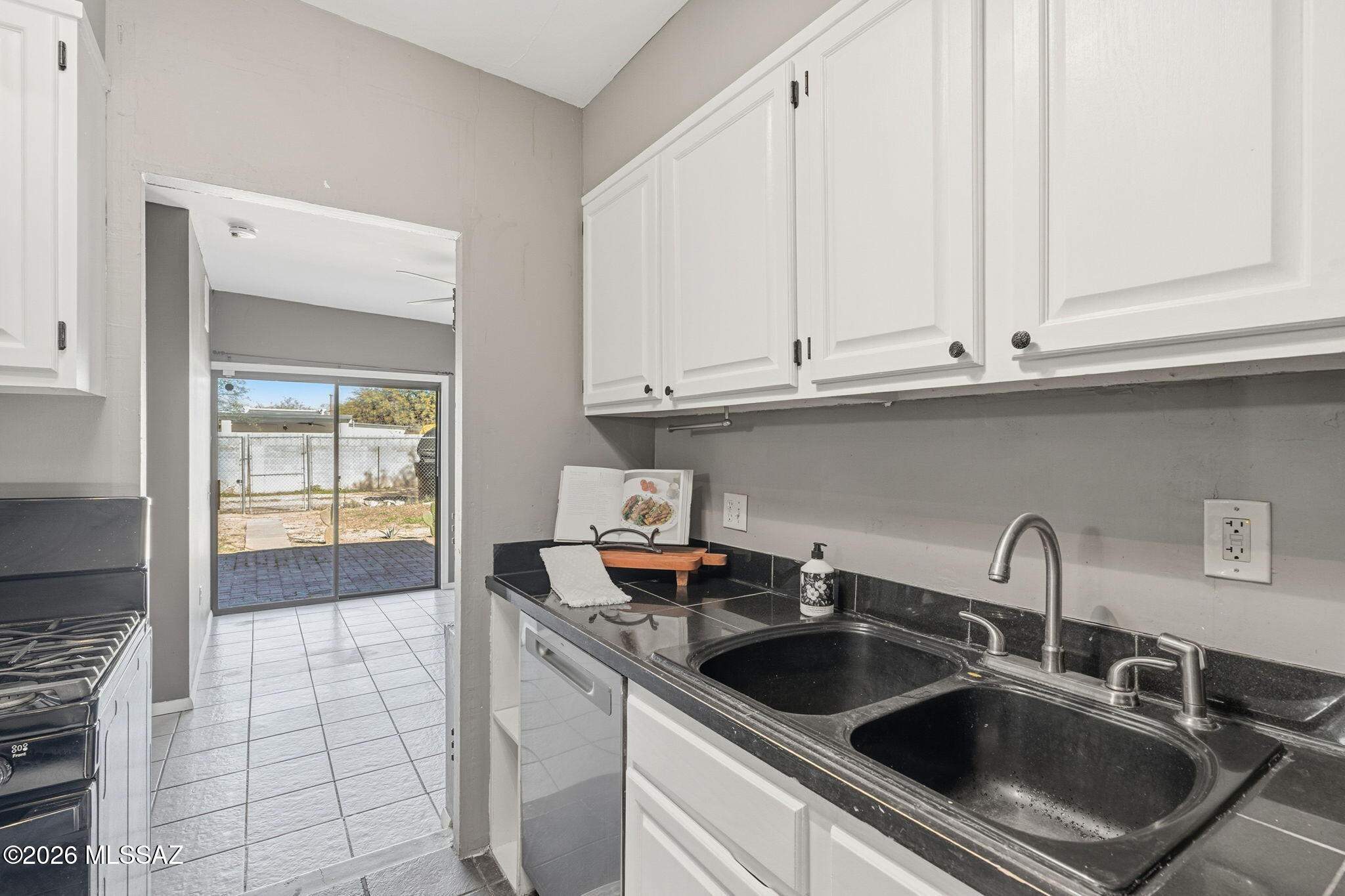 2931 E Eastland Street