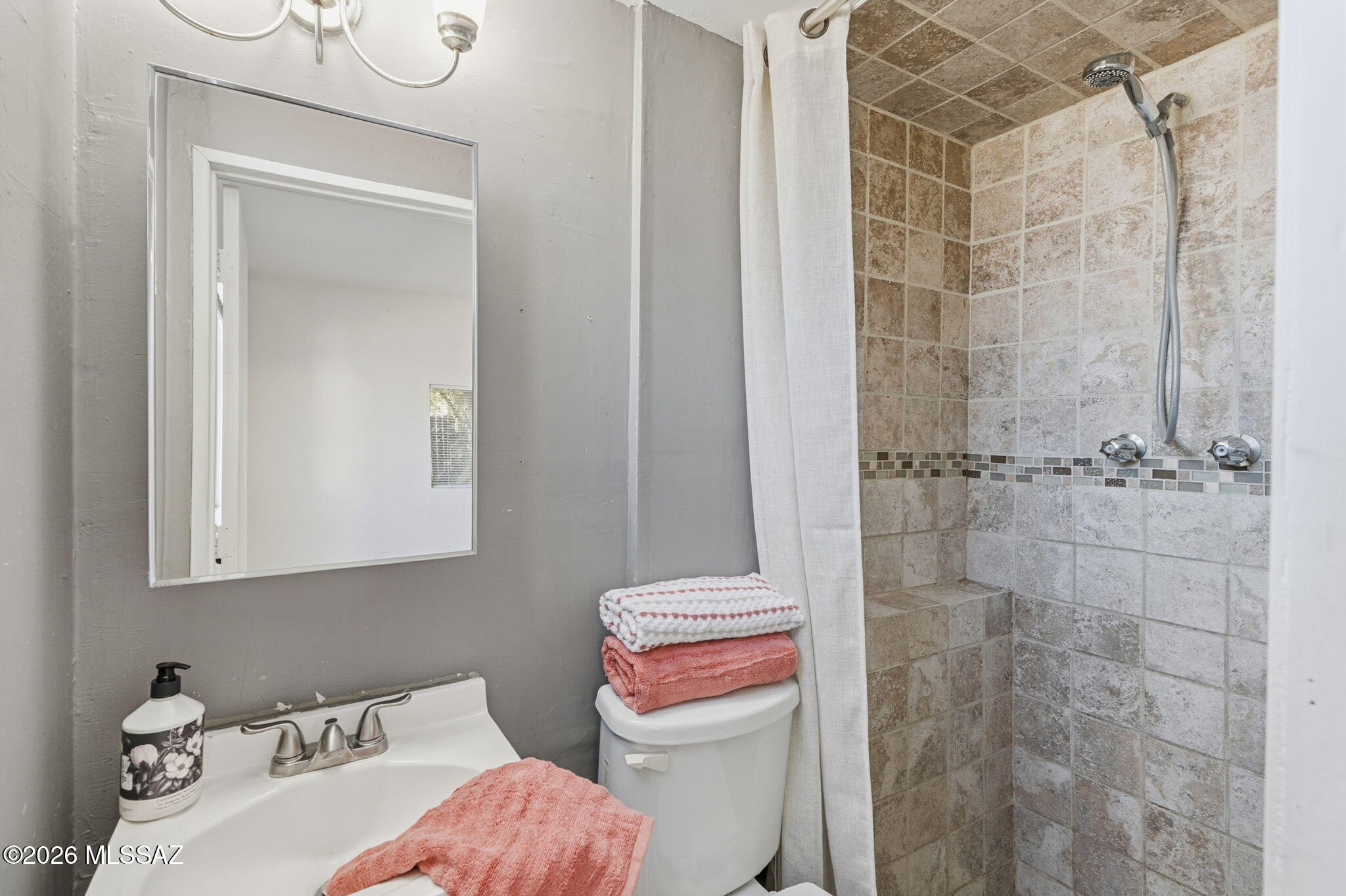 2931 E Eastland Street