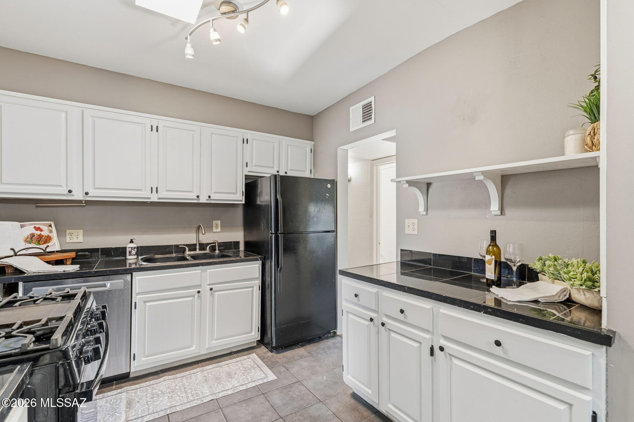 2931 E Eastland Street