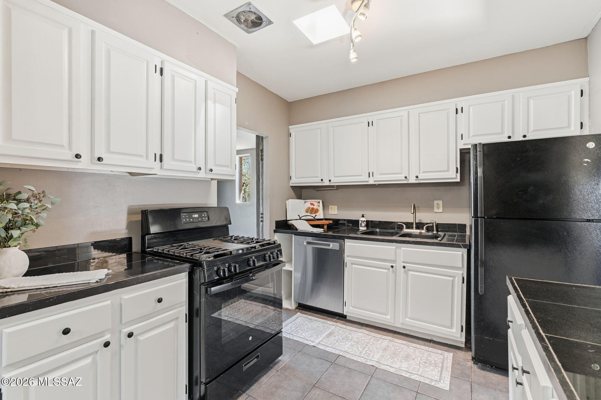 2931 E Eastland Street