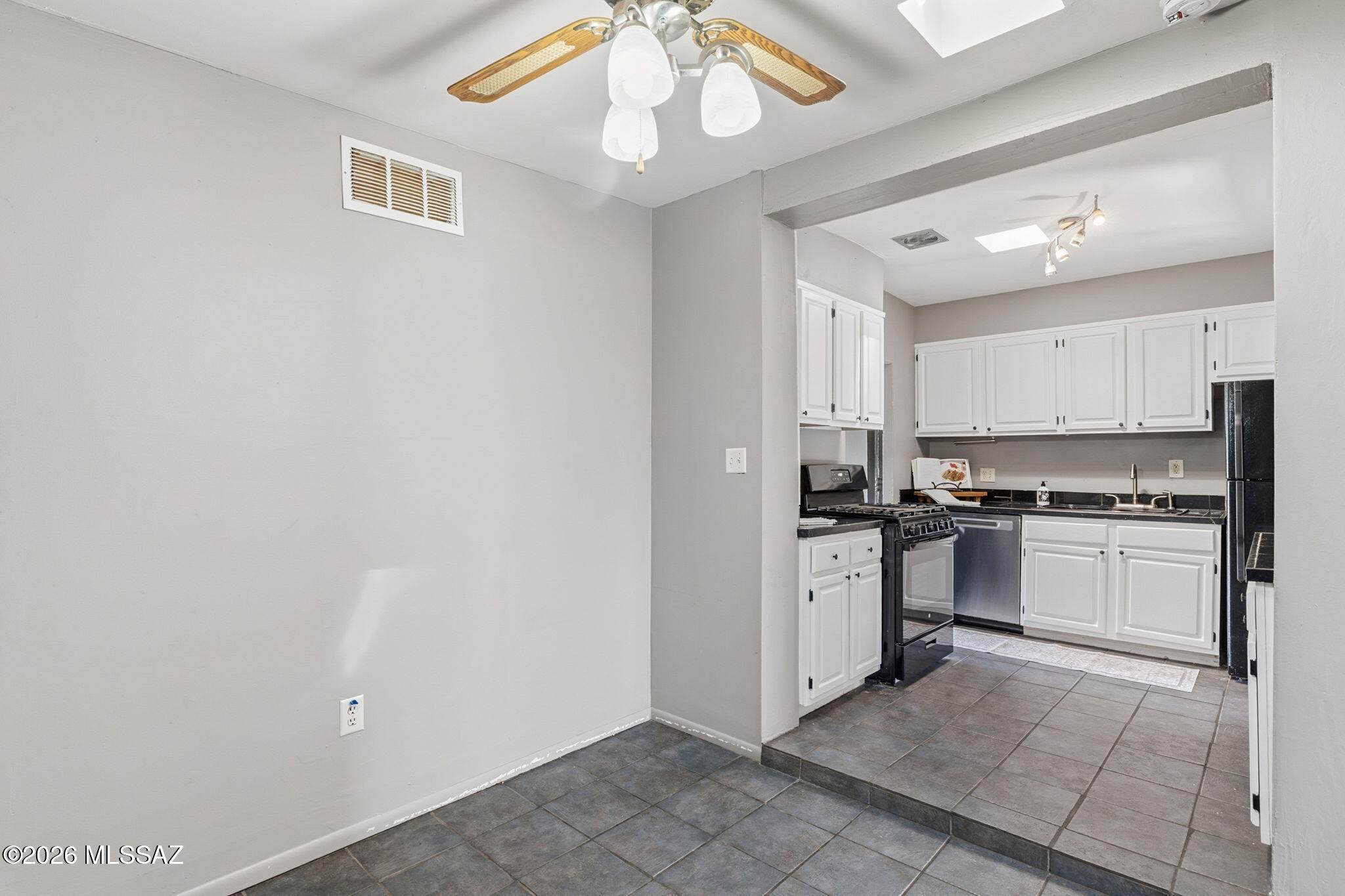 2931 E Eastland Street