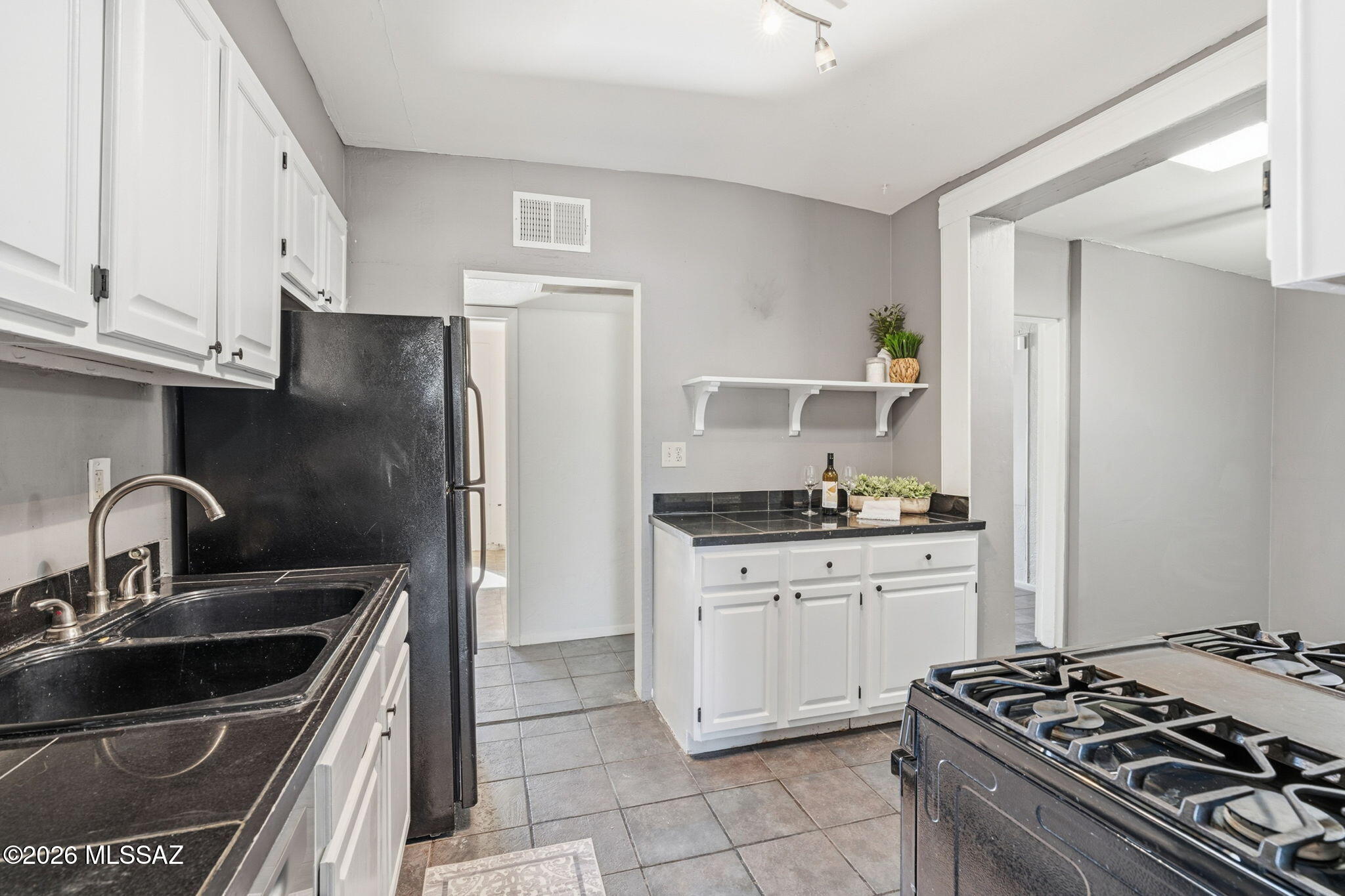 2931 E Eastland Street