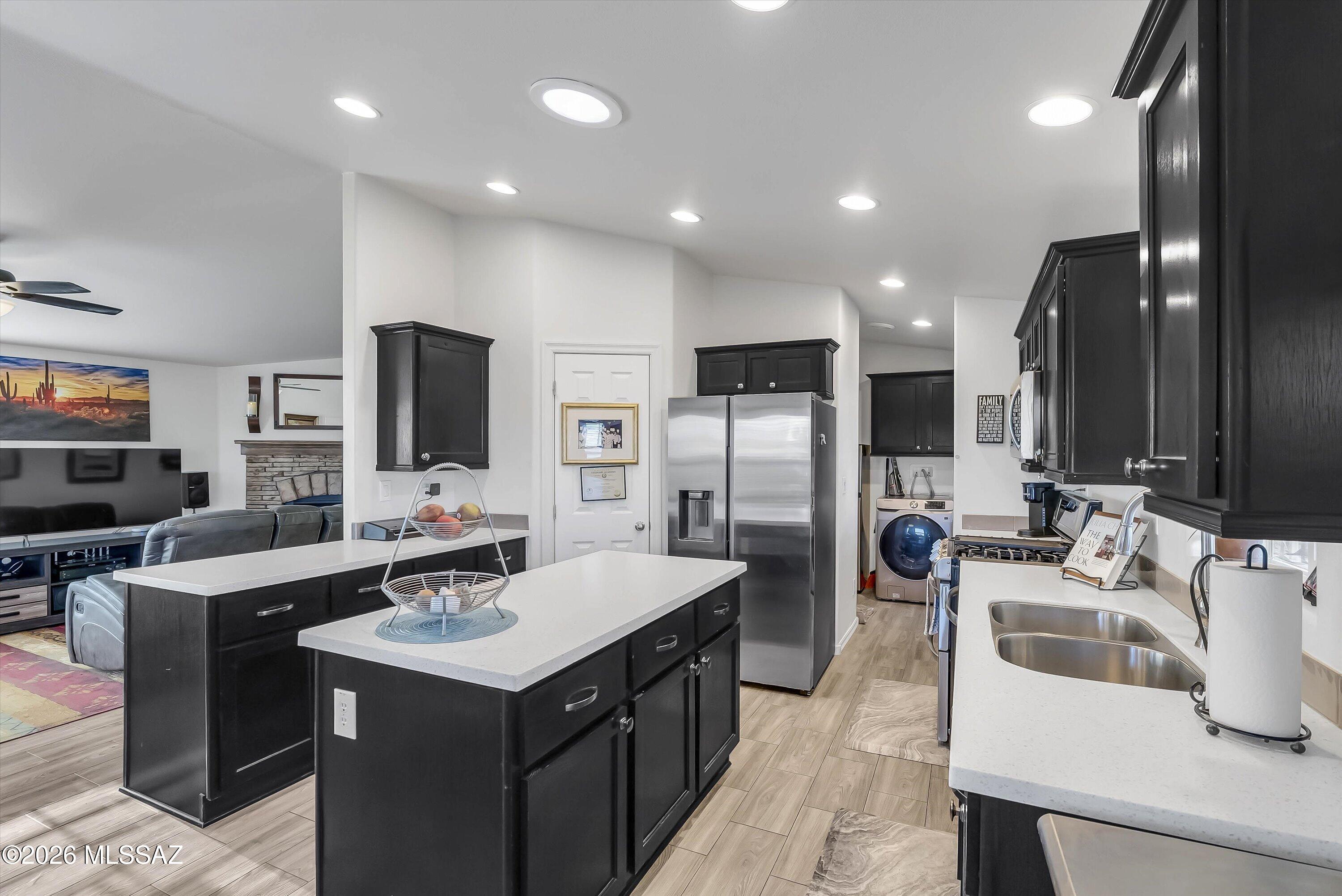 3514 S Rose Gold Avenue