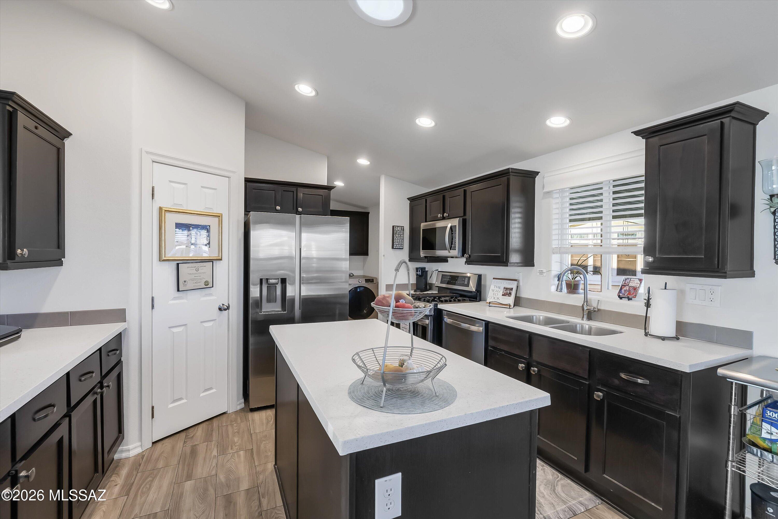 3514 S Rose Gold Avenue