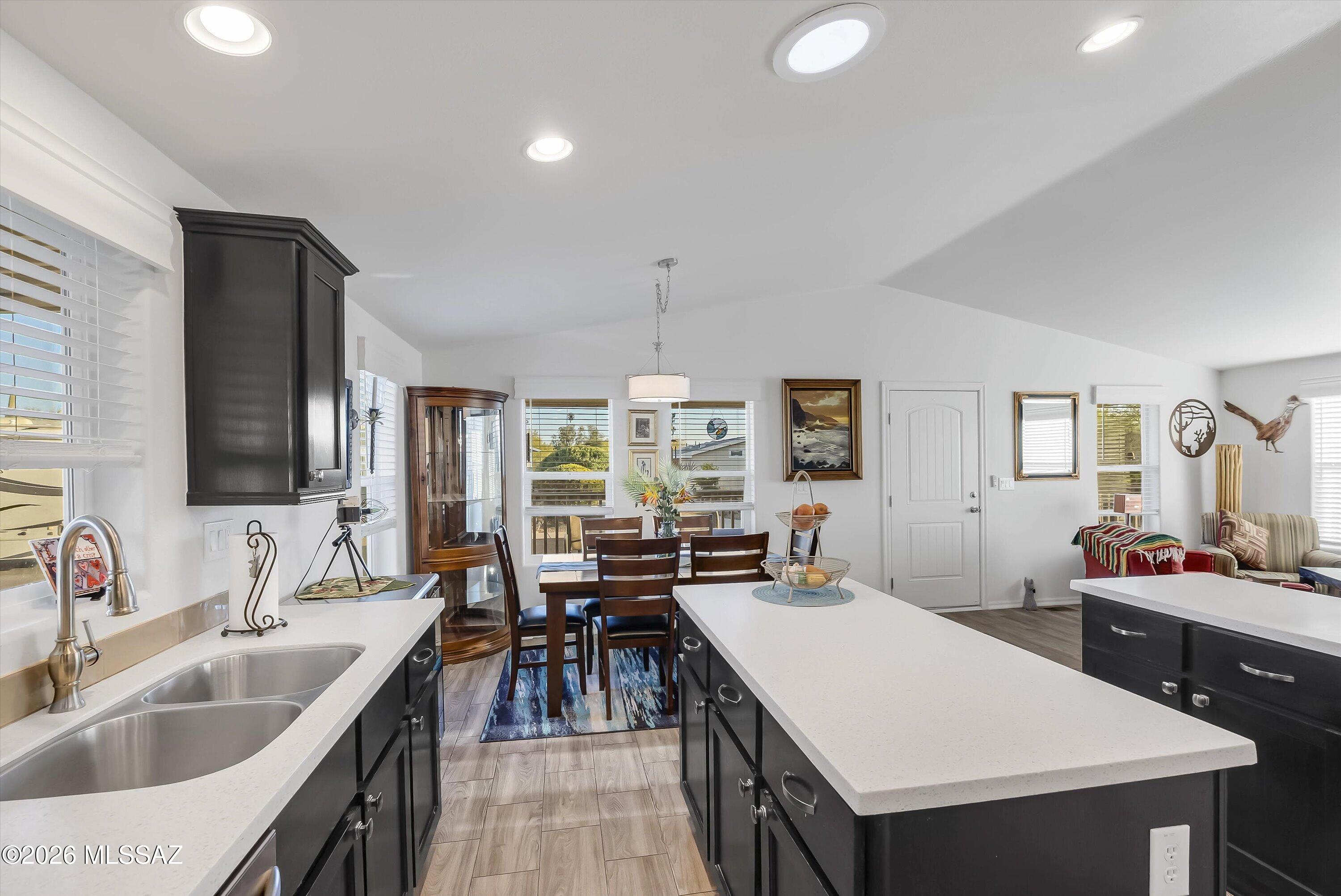 3514 S Rose Gold Avenue