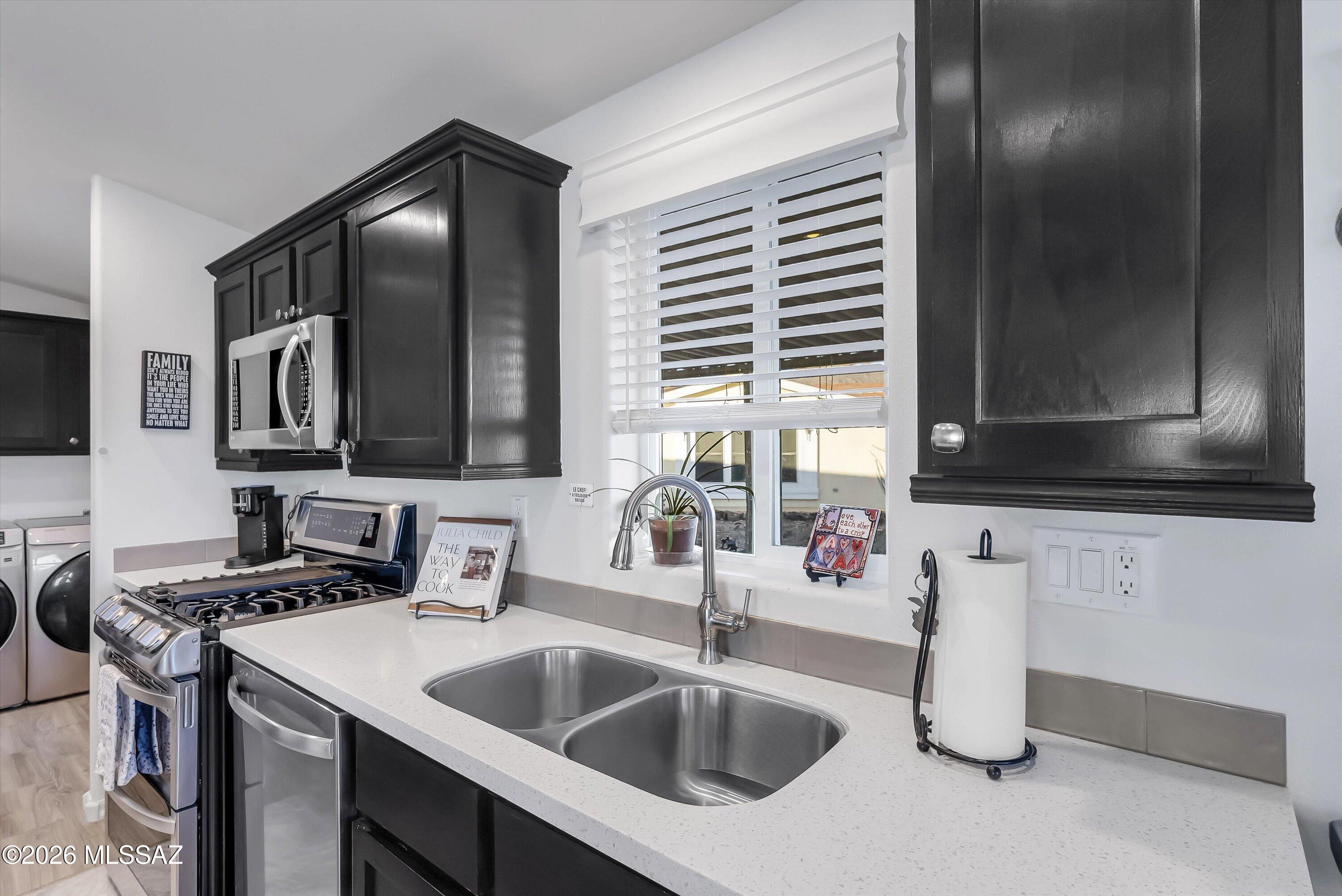 3514 S Rose Gold Avenue