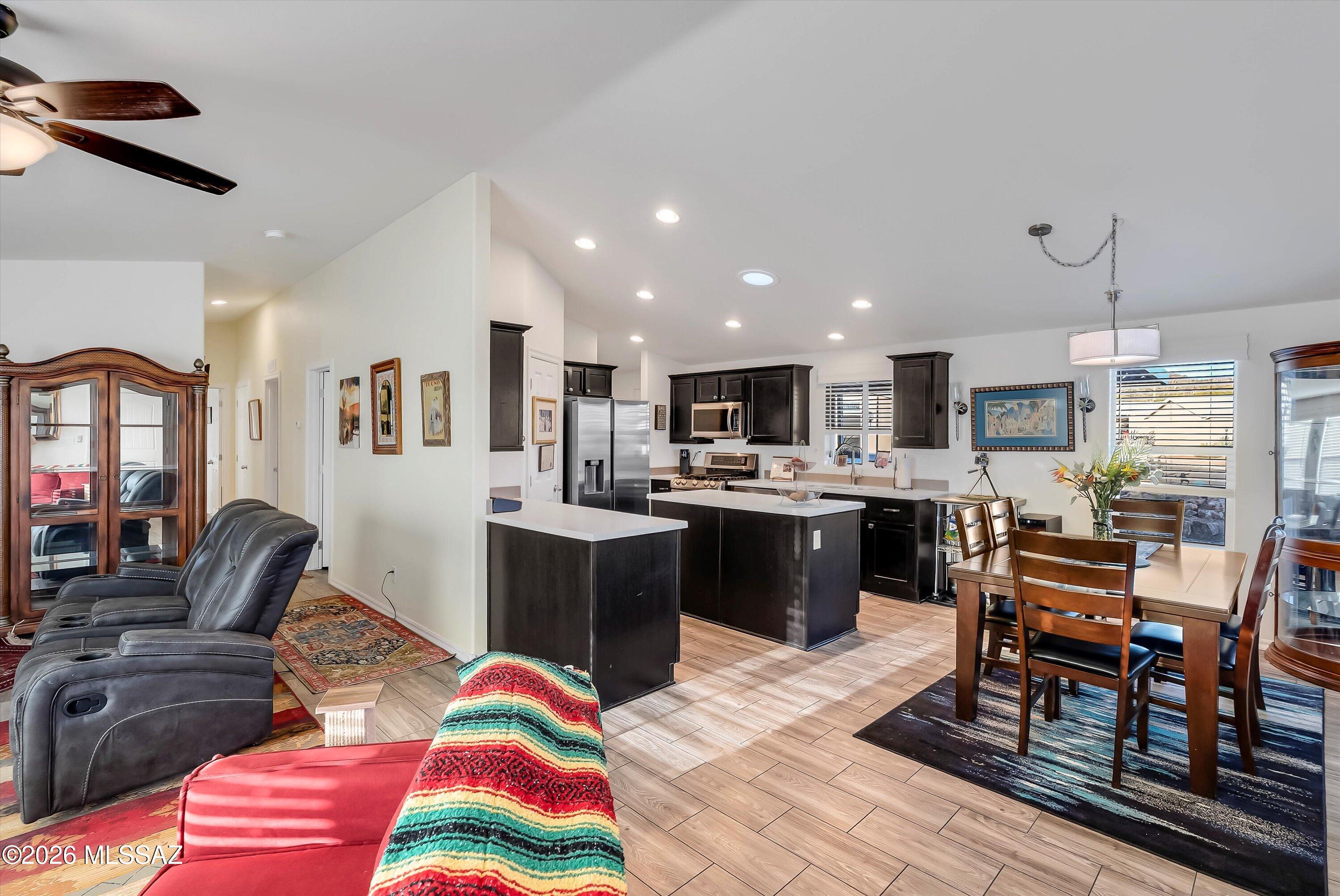 3514 S Rose Gold Avenue