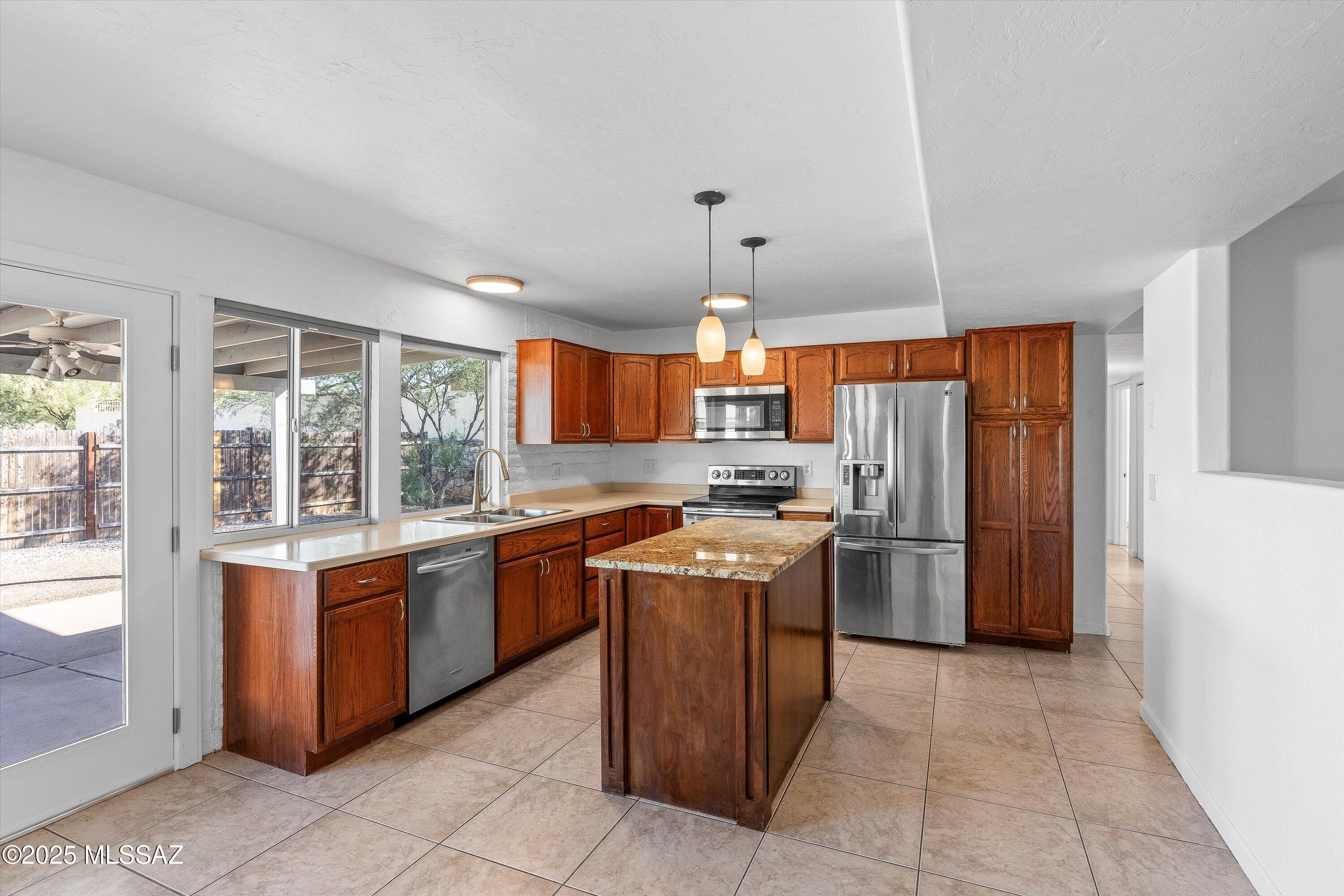 10501 E Calle Del Este