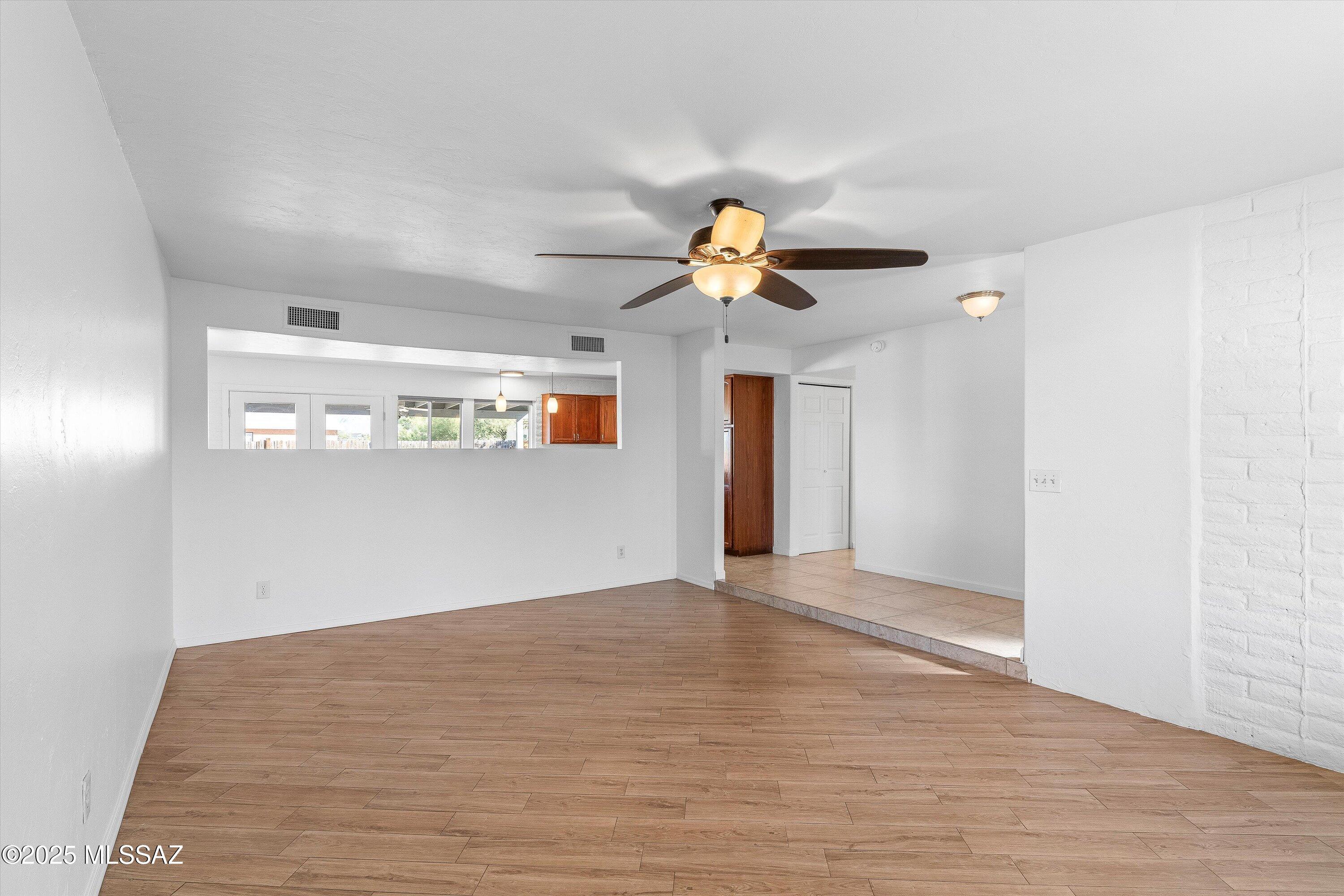 10501 E Calle Del Este