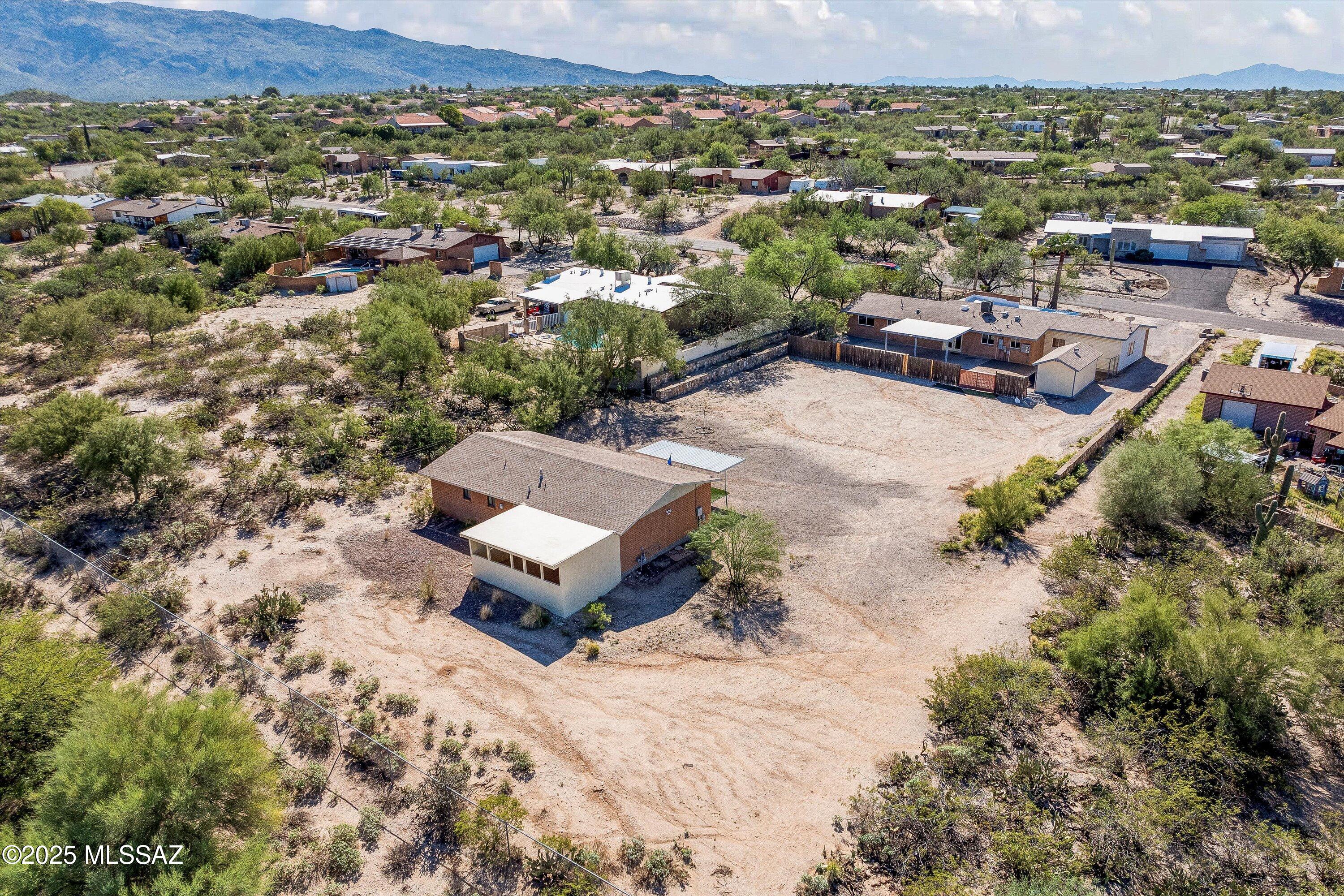 10501 E Calle Del Este