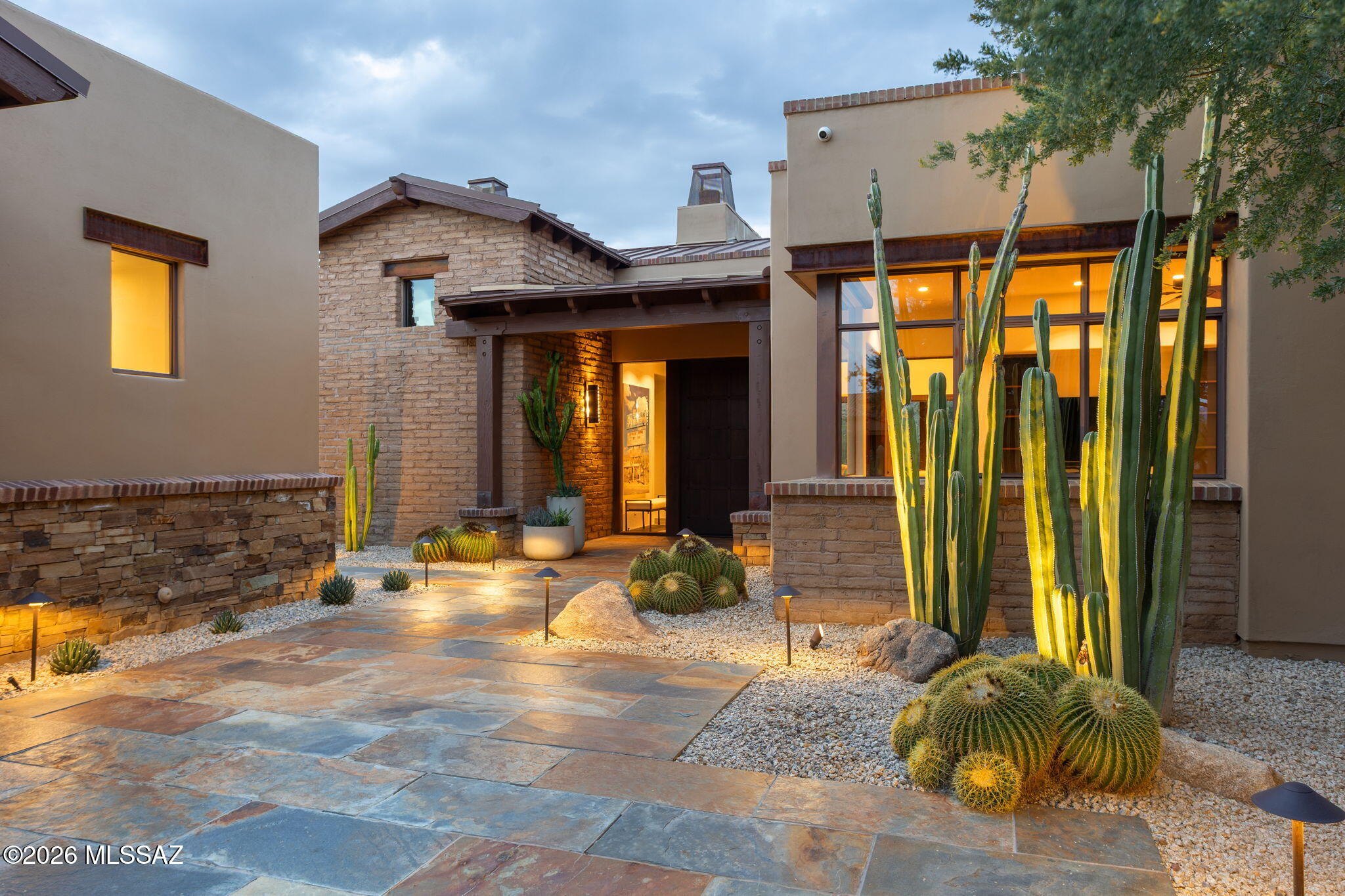 6067 W Seven Saguaros Circle