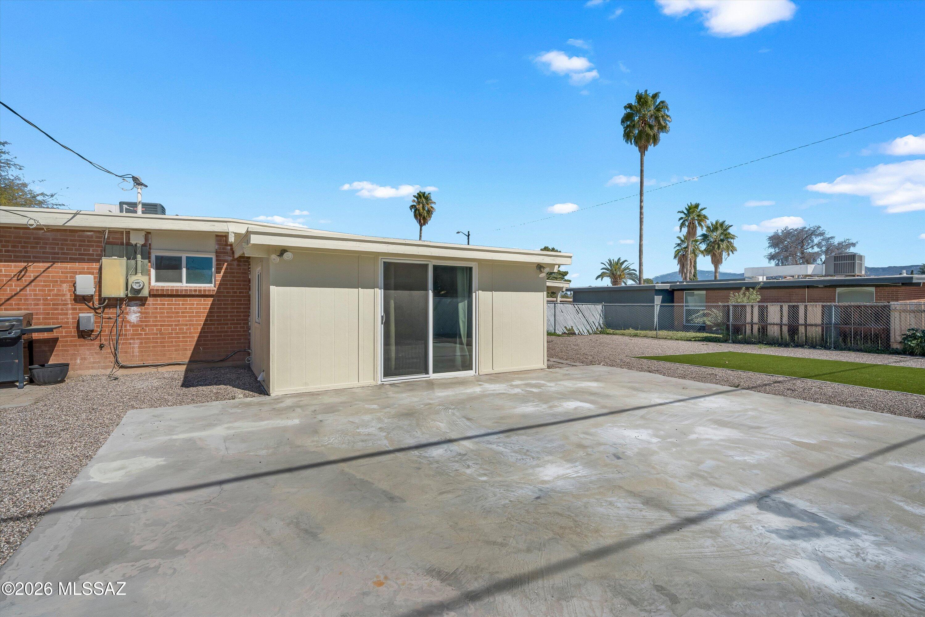 8142 E 5th Street