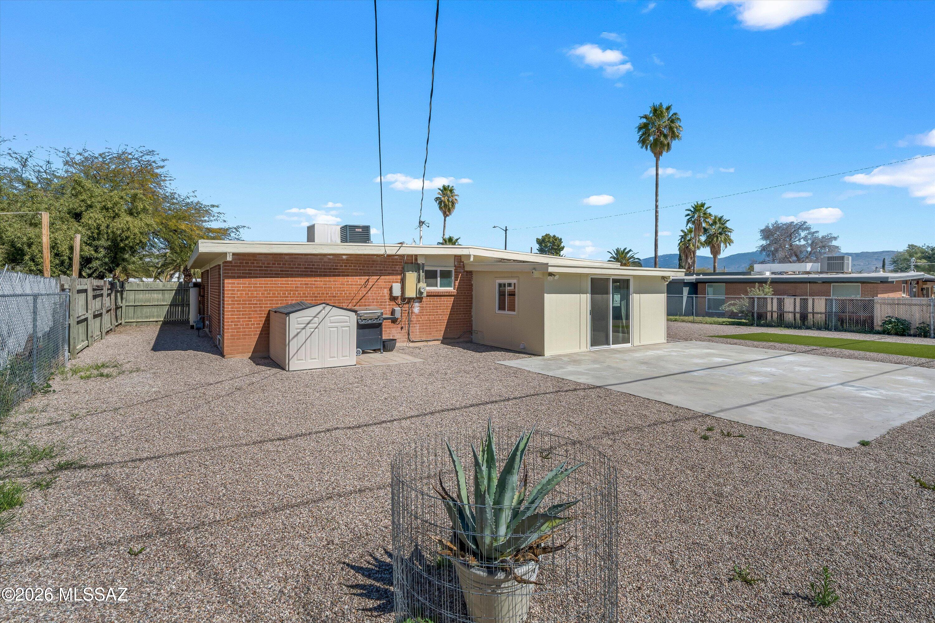 8142 E 5th Street