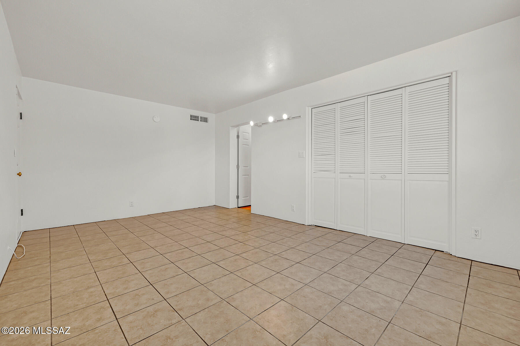 2758 N Warren Avenue