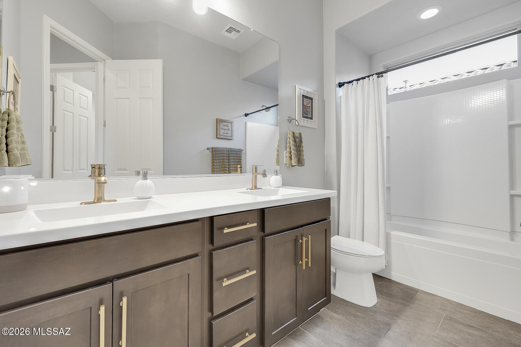 711 E Nubra Valley Place