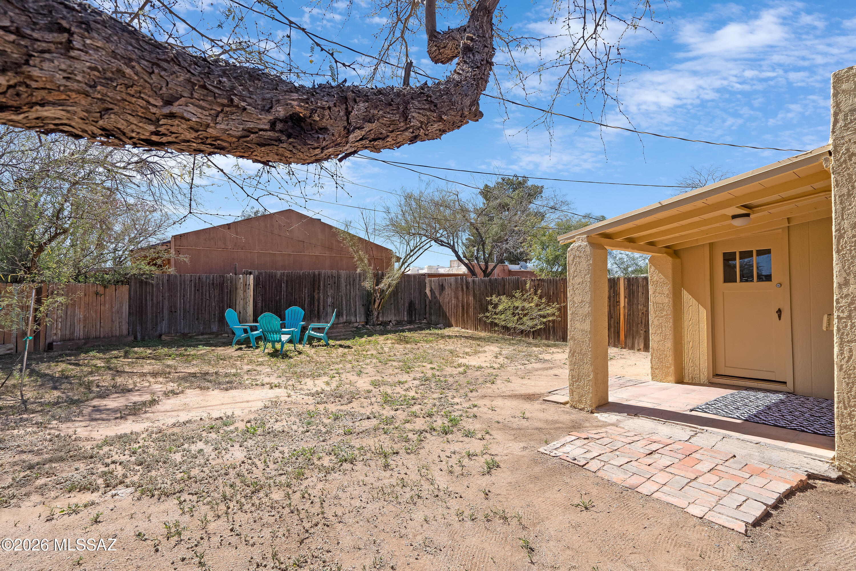 4564 E Seneca Street 4566