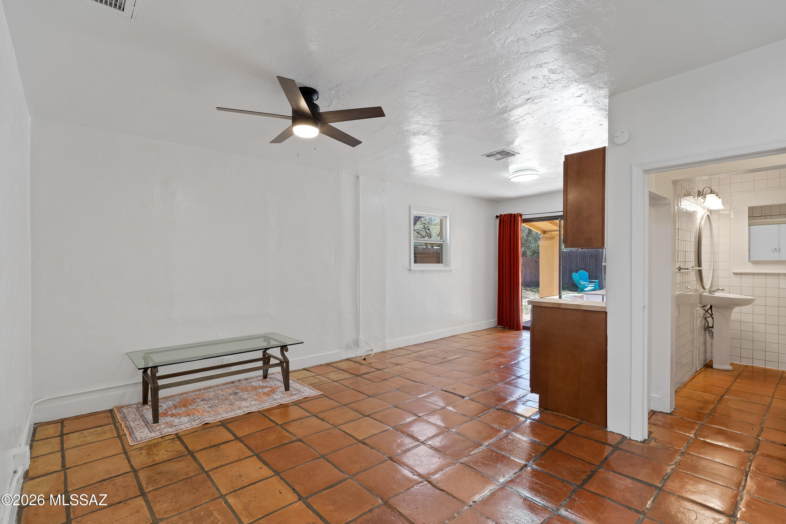 4564 E Seneca Street 4566