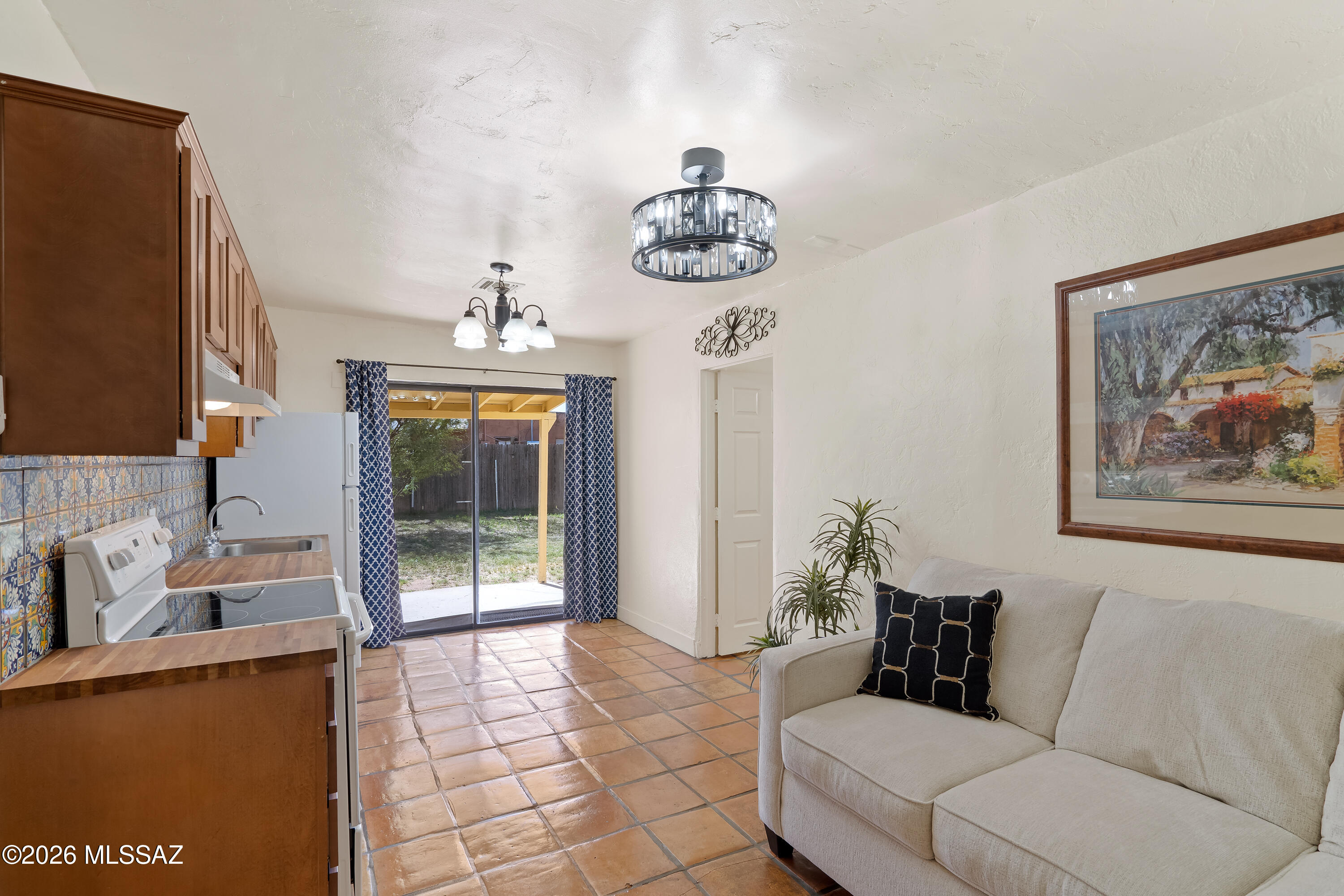 4564 E Seneca Street 4566