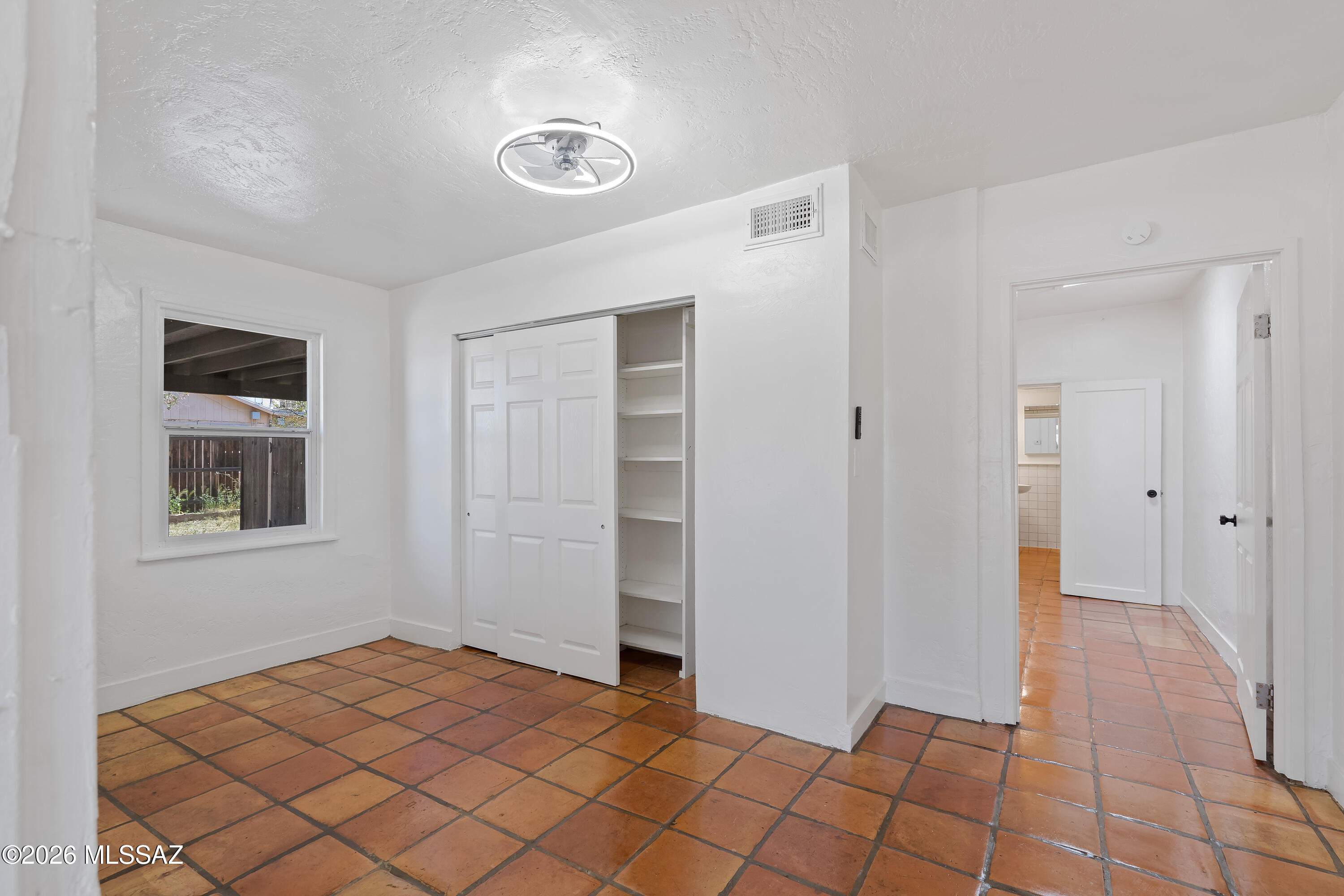 4564 E Seneca Street 4566