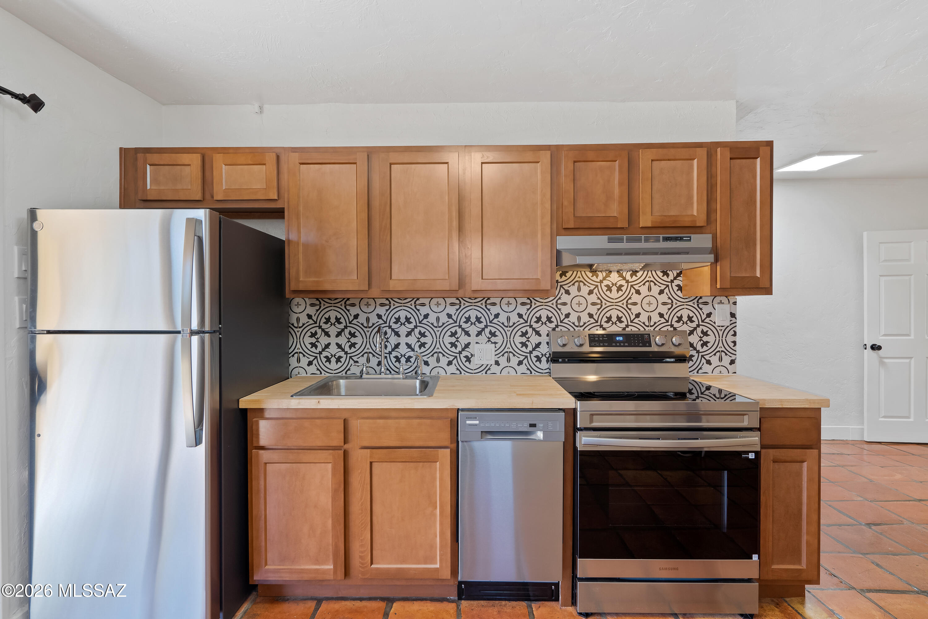 4564 E Seneca Street 4566