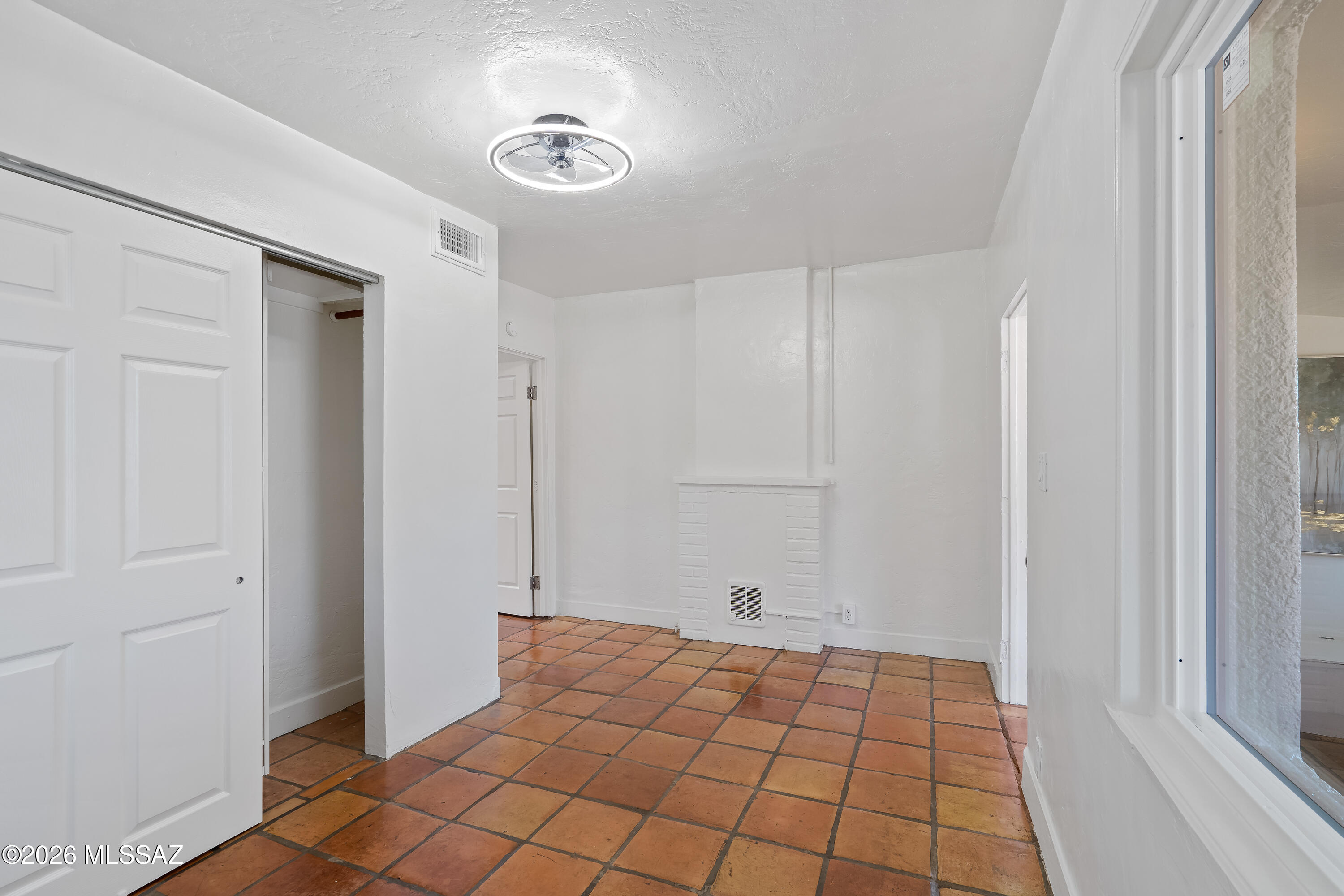 4564 E Seneca Street 4566