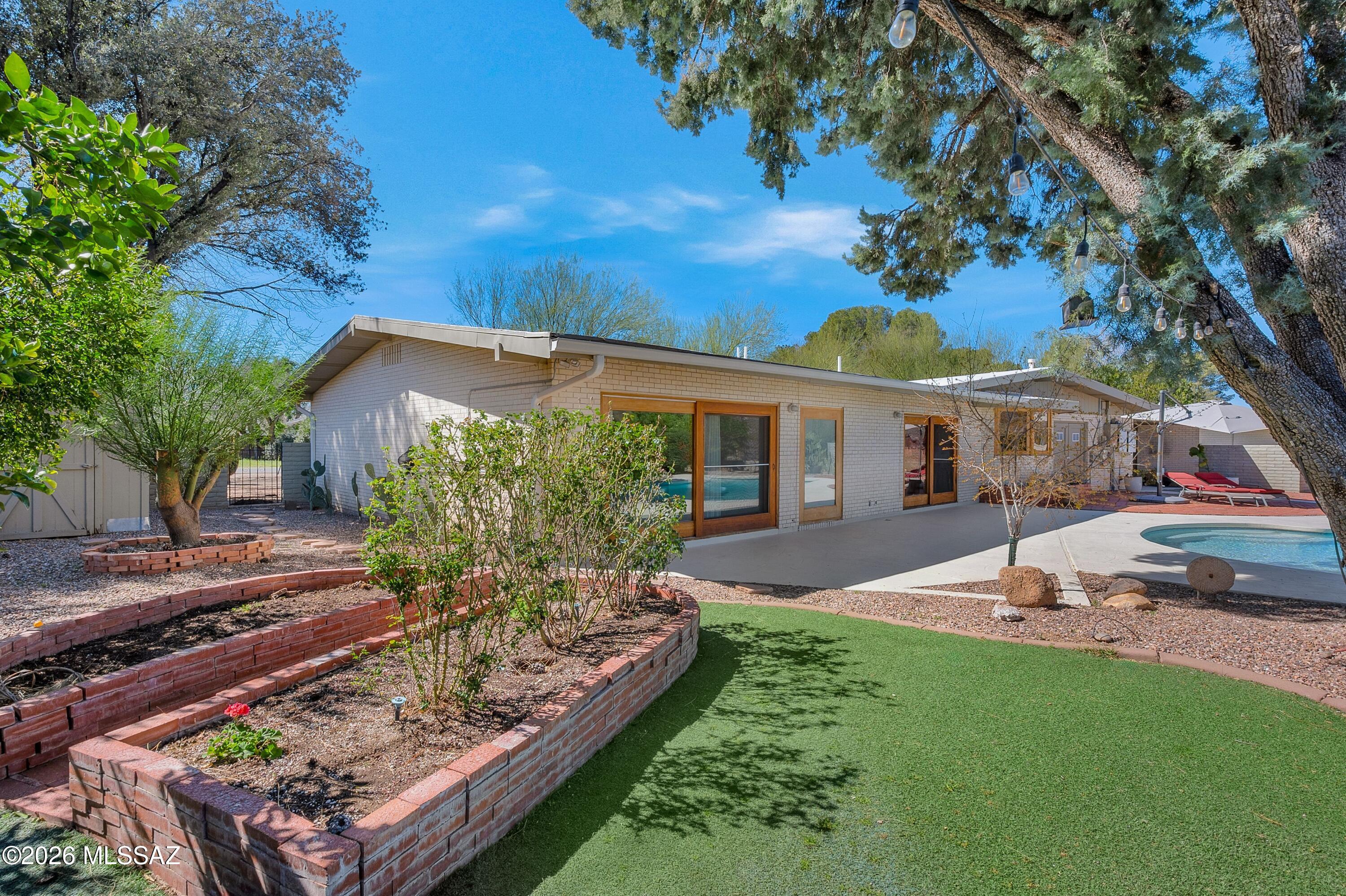 11915 E Barbary Coast Road