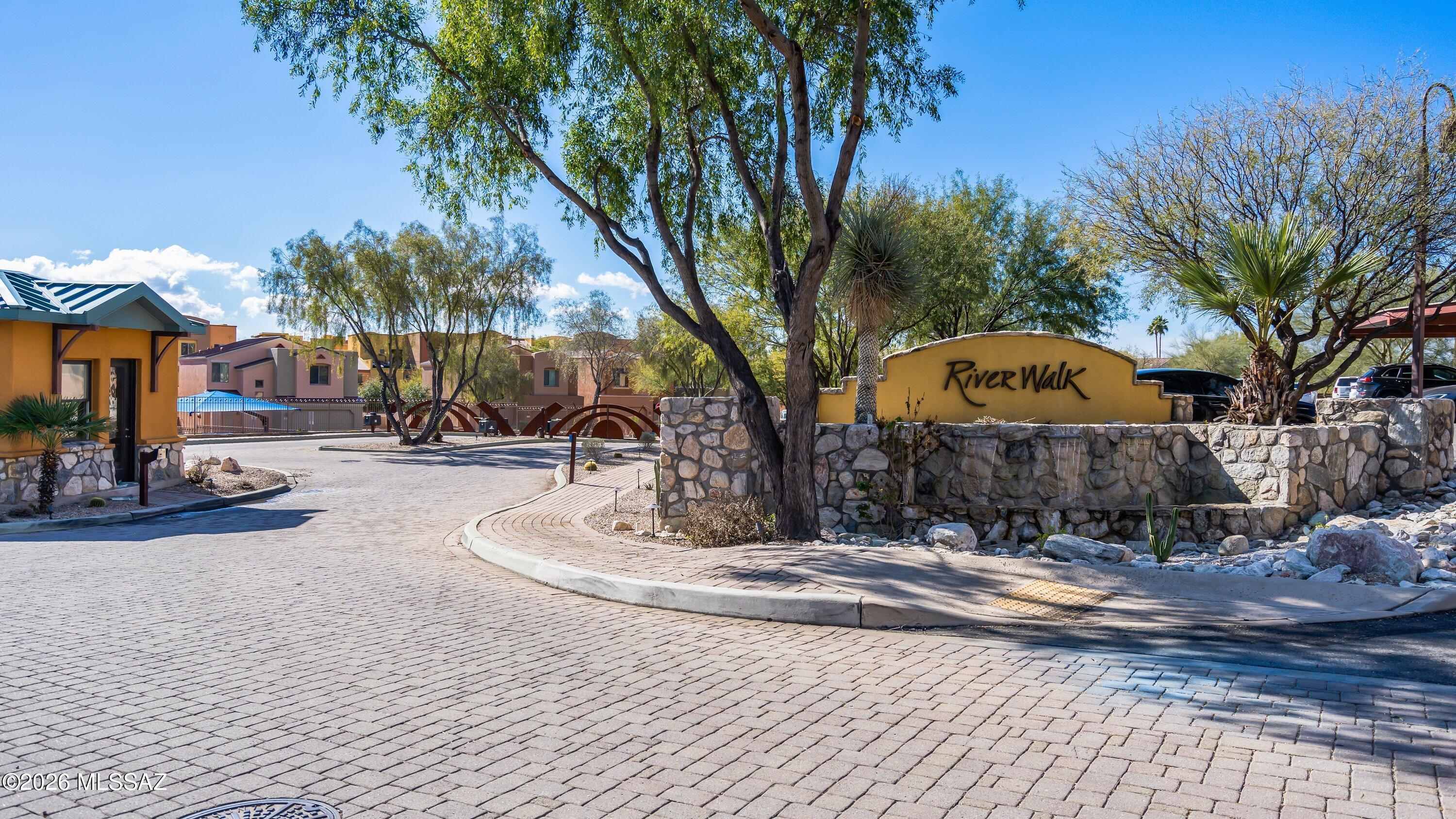 2431 E Autumn Flower Drive